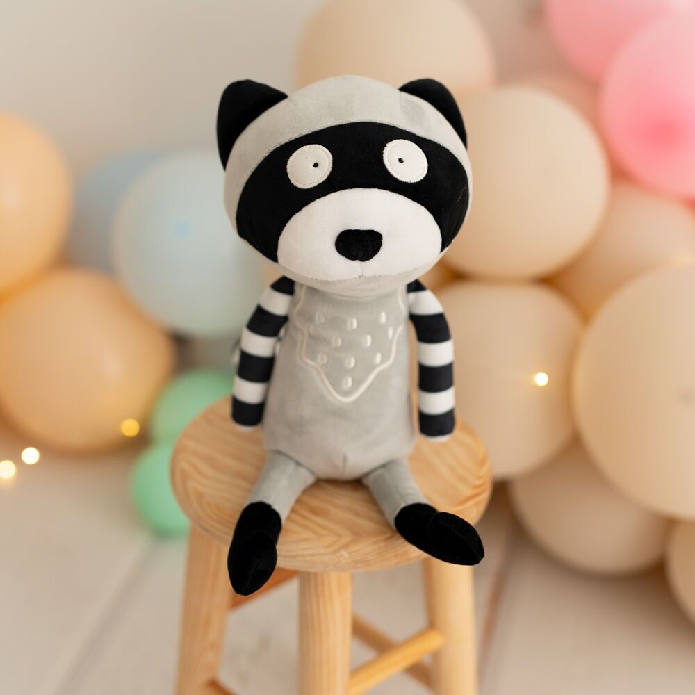 Bambola di stoffa a forma di procione bianco e nero