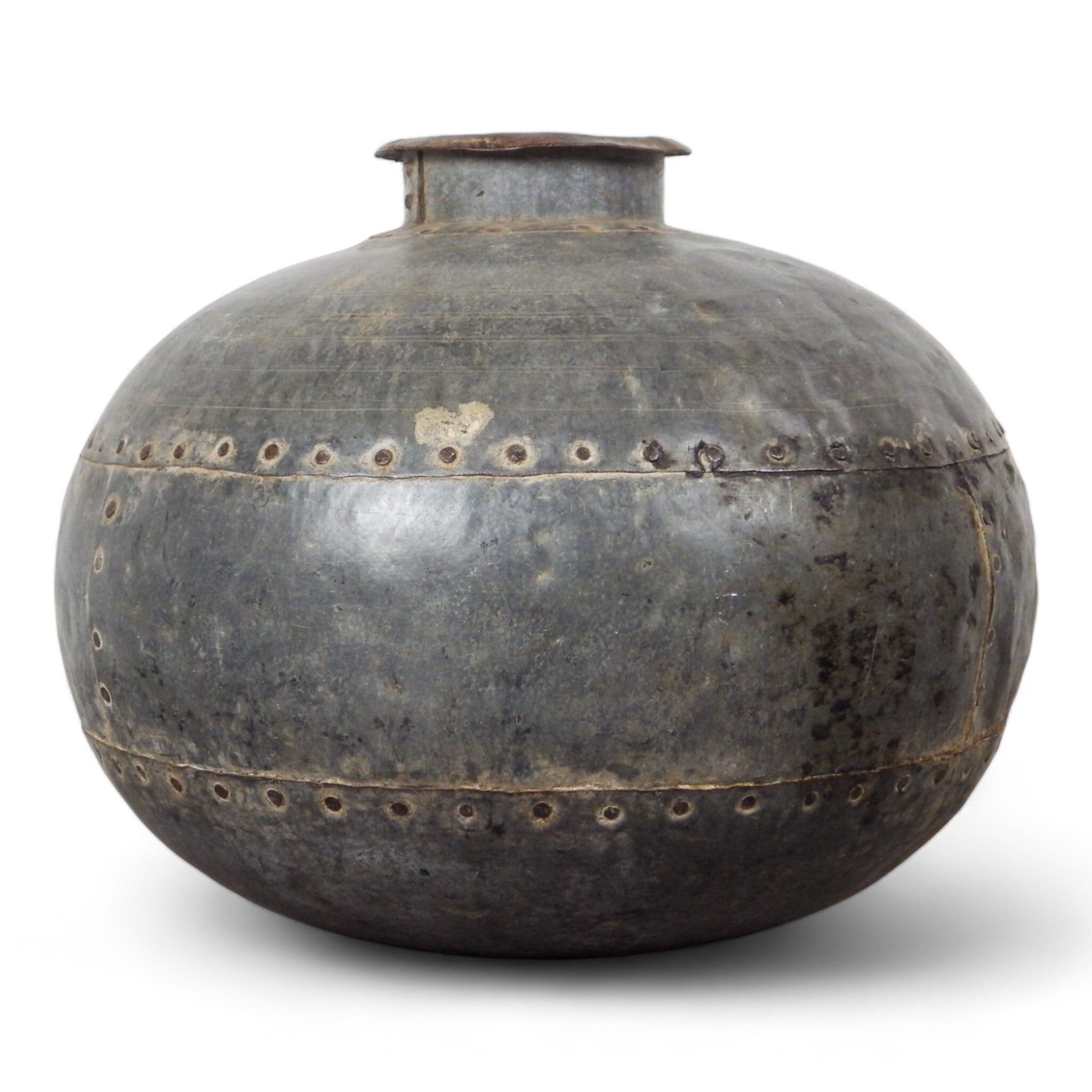 MILL-658 Olla de agua de metal remachado C35-C37