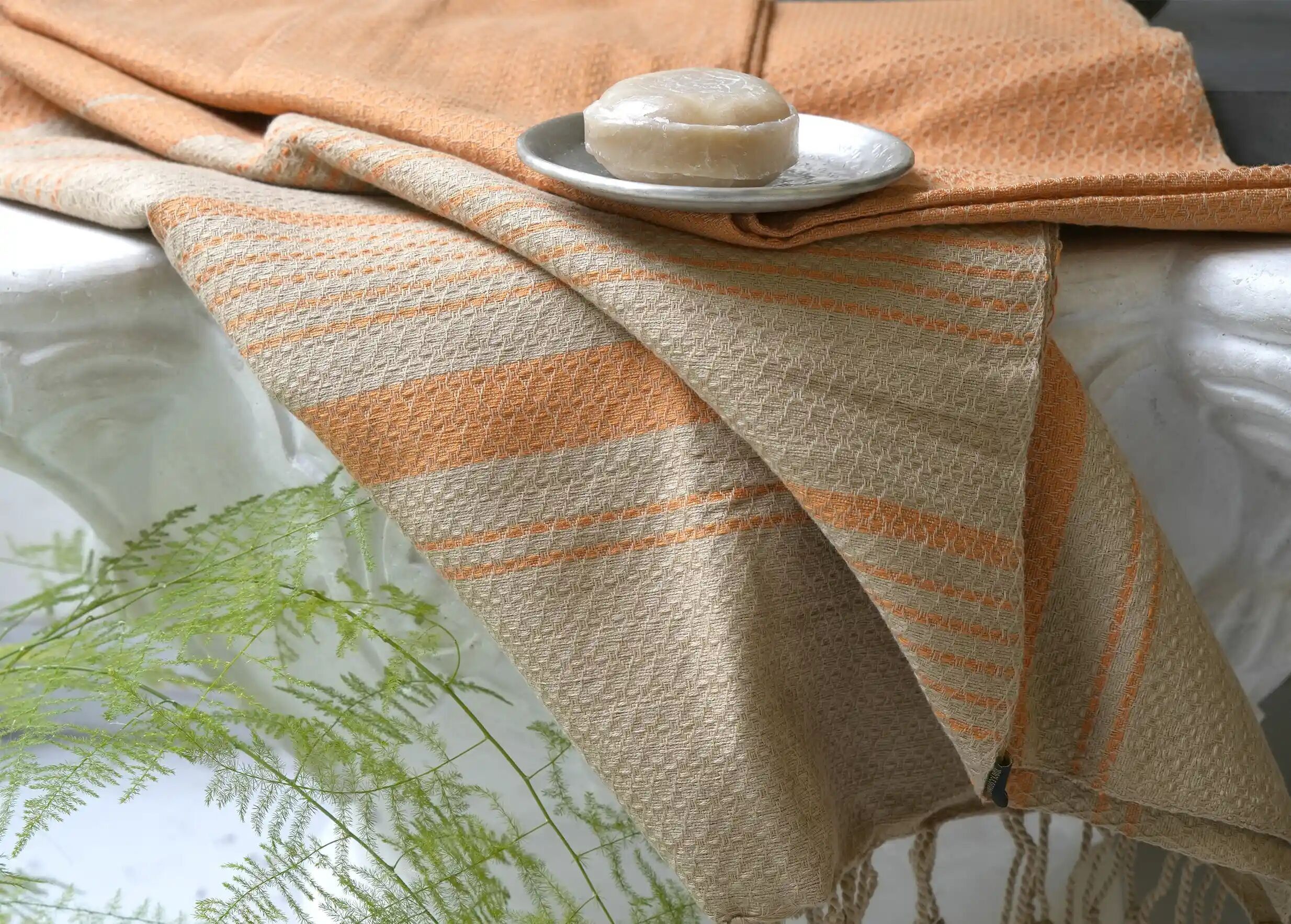 FOUTA EN COTON BIOLOGIQUE-COULEUR SABLE & CURCUMA
