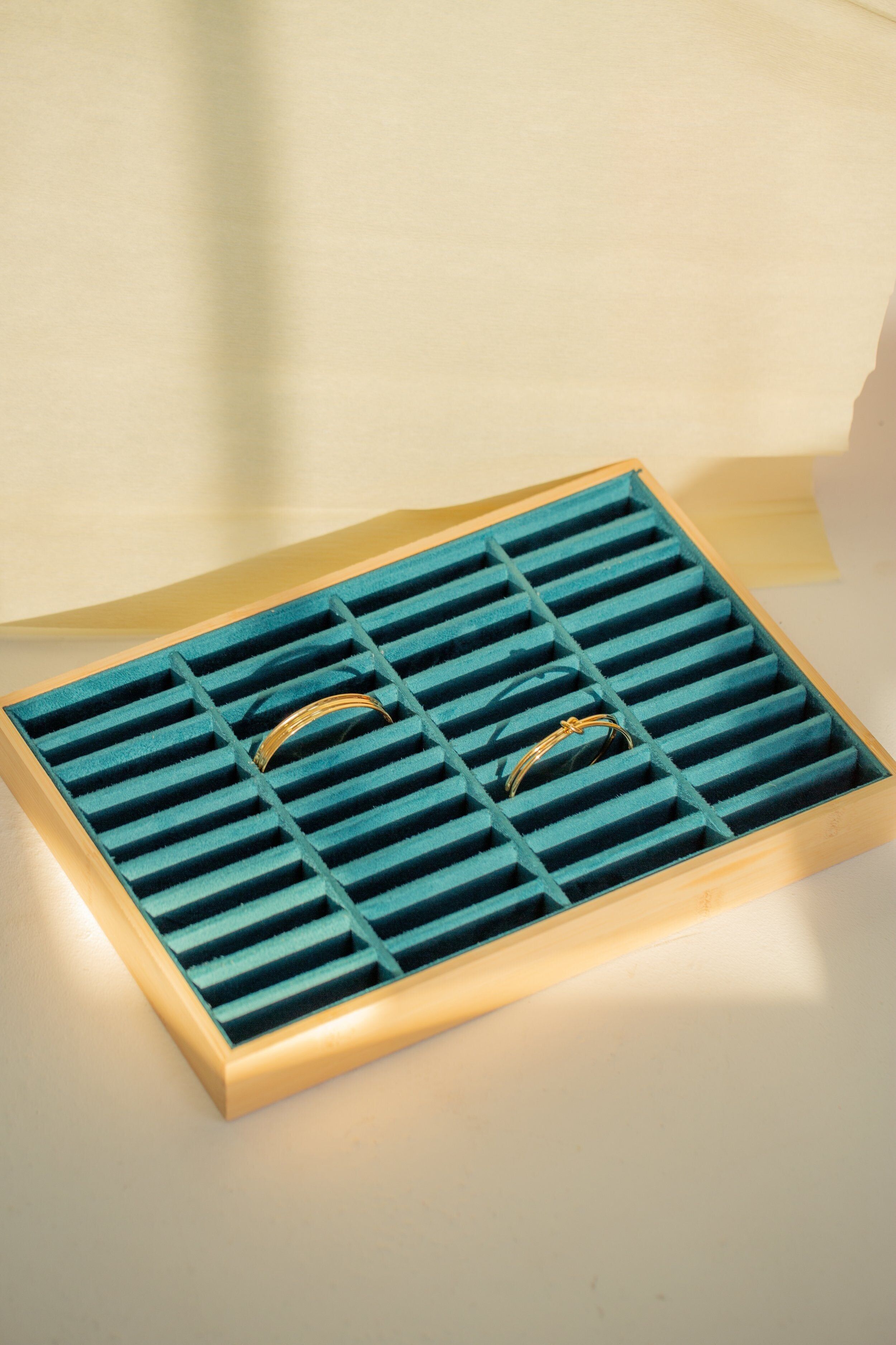 Vassoio espositivo per bracciali e polsini