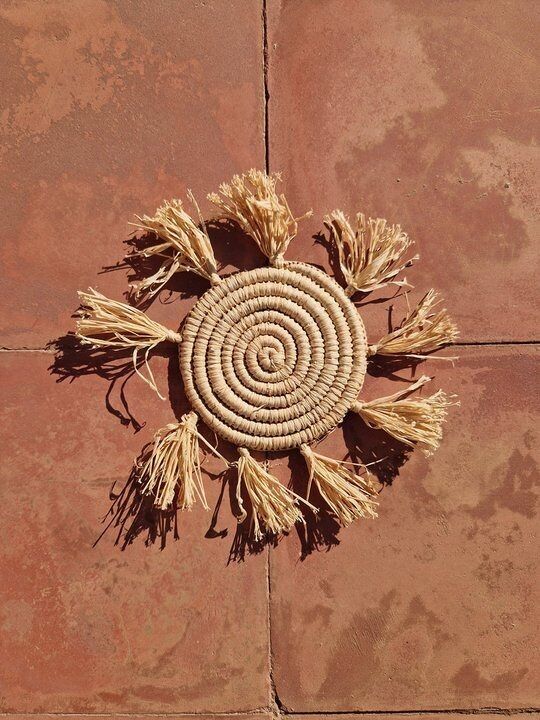 Posavasos de rafia tejido a mano (diámetro de 20 cm) – Decoración de mesa natural marroquí hecha a mano
