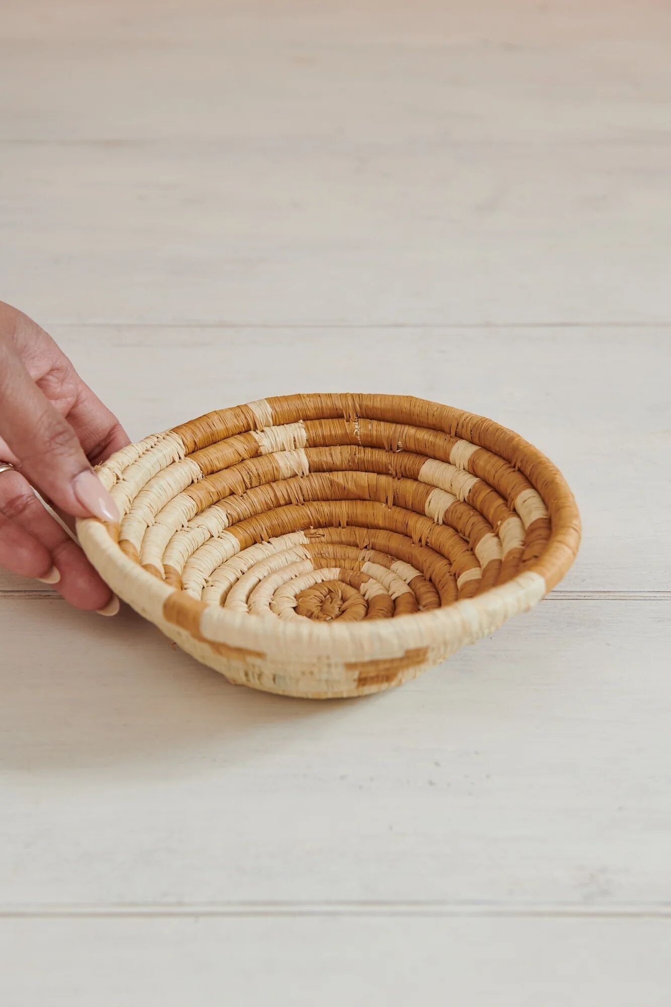 Mini cesta de trigo de pastizales: cuenco de sisal y hierba dulce tejido a mano, artesanía africana de comercio justo