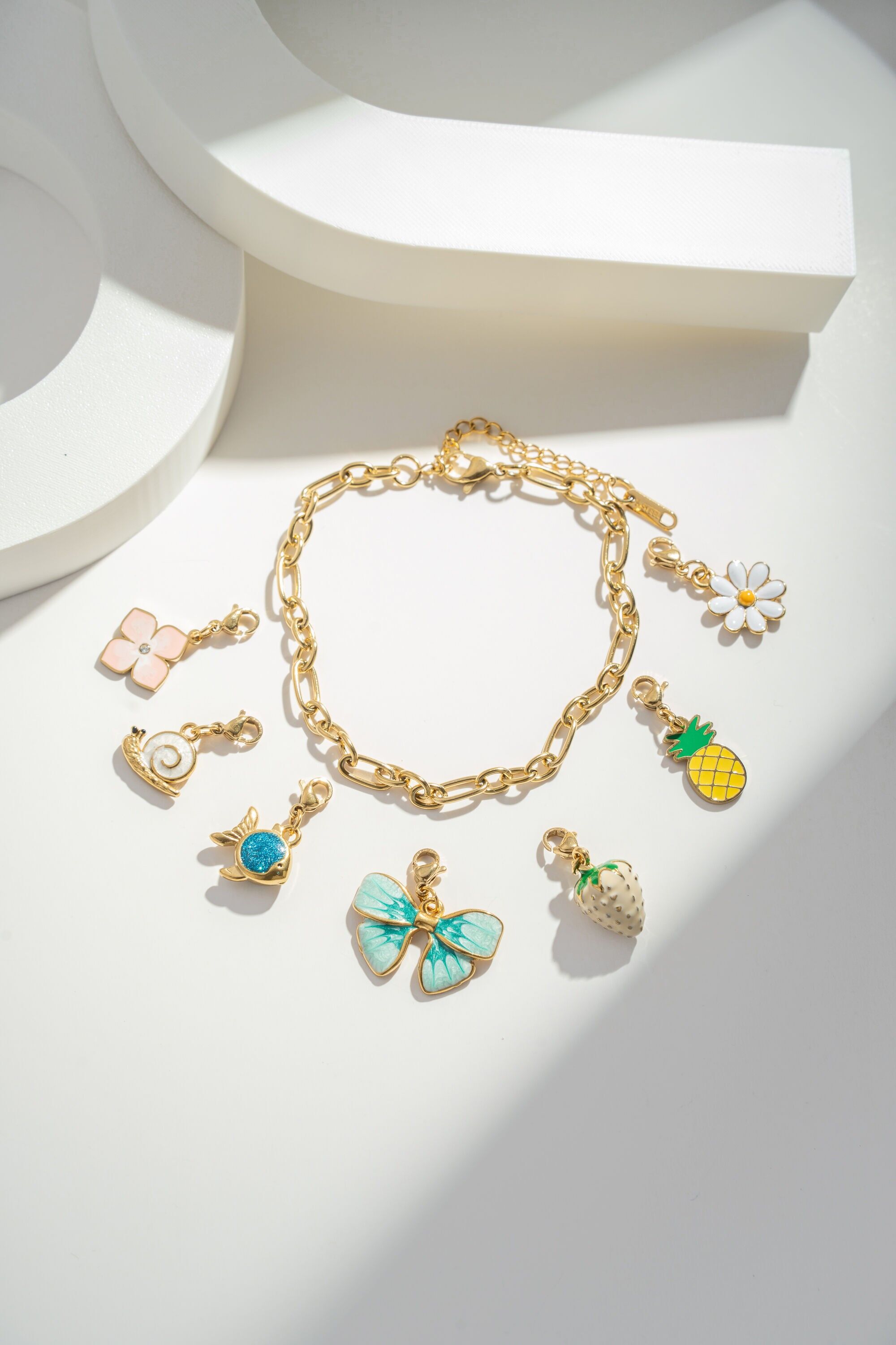 Gold rectangular chain bracelet for elegant charms