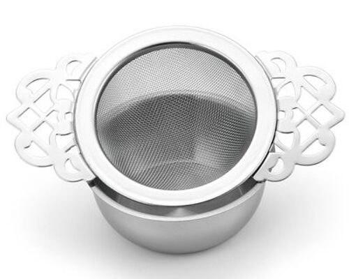 Tea strainer with drip tray