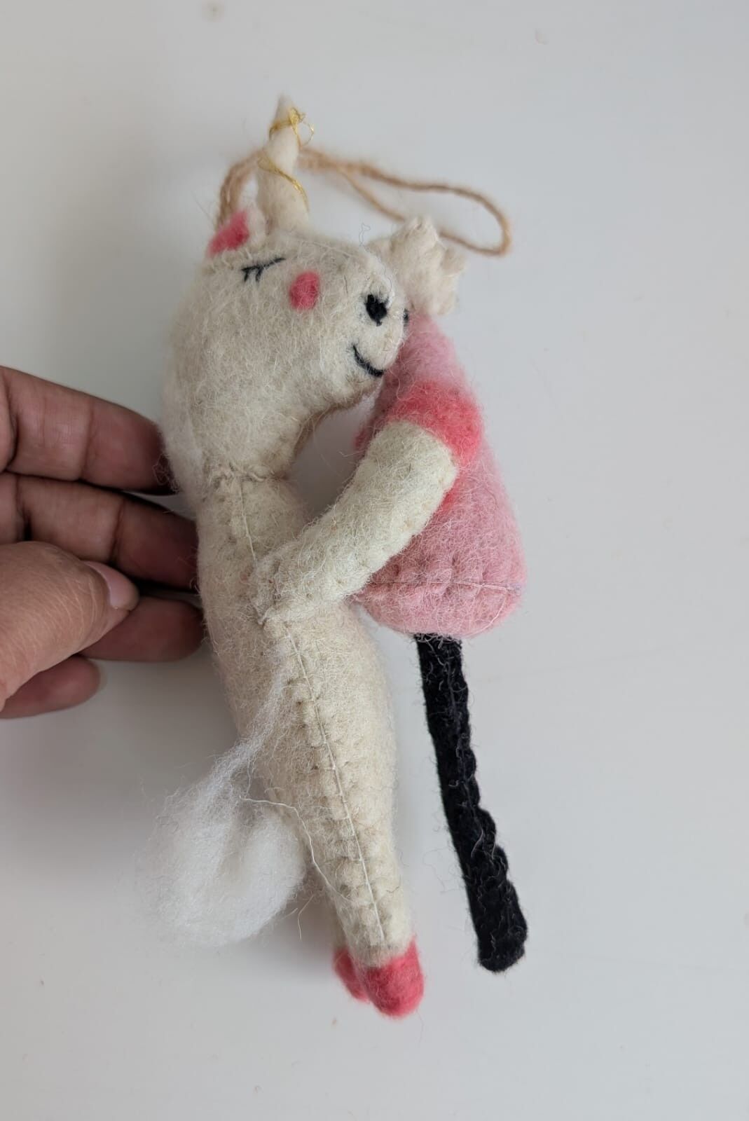 Ornamento natalizio in feltro a forma di unicorno fatto a mano