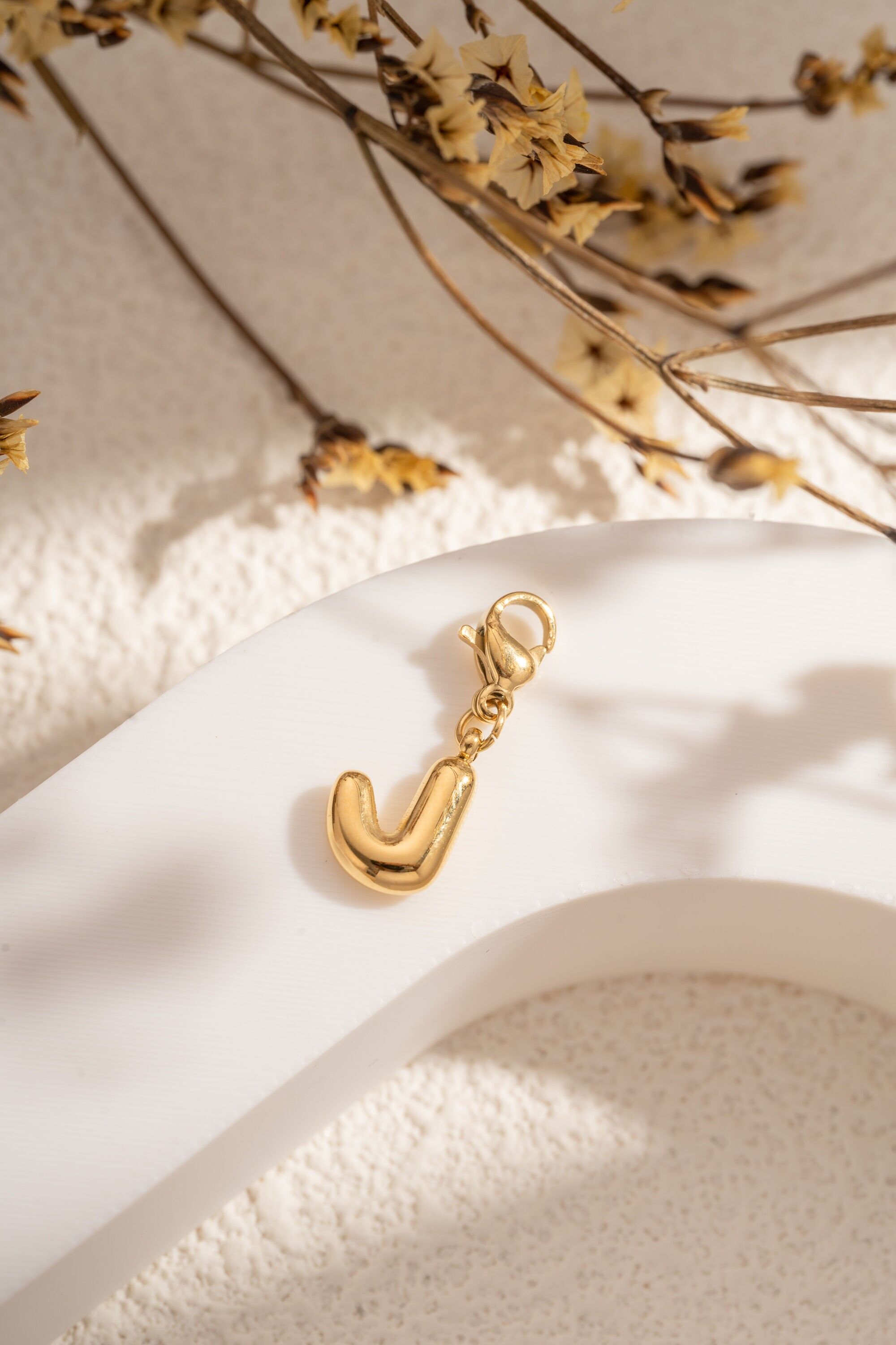 Pendentif Lettre J Dorée en Acier Inoxydable Personnalisable