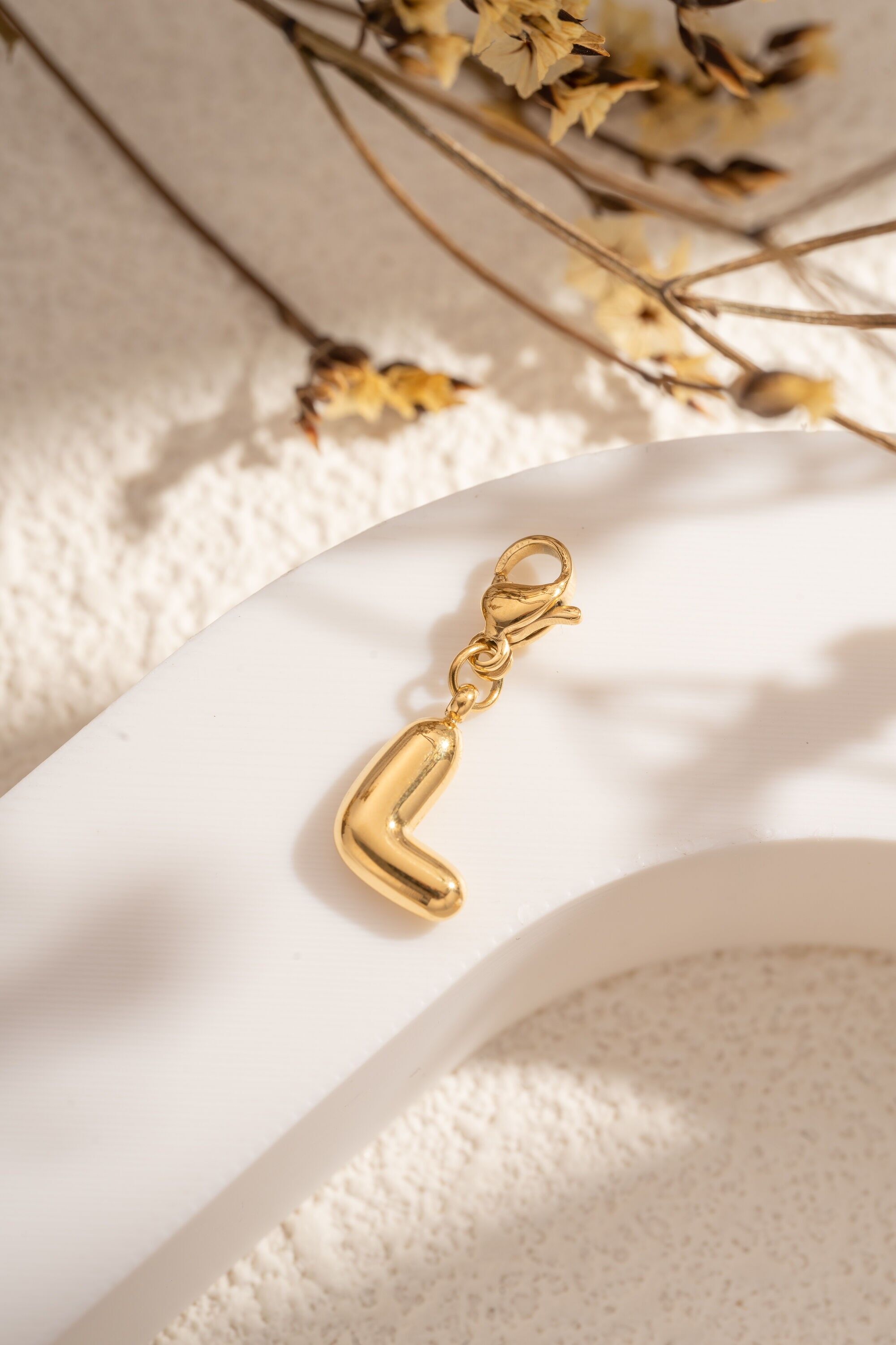 Eleganter, anpassbarer Anhänger aus Edelstahl mit dem Buchstaben L