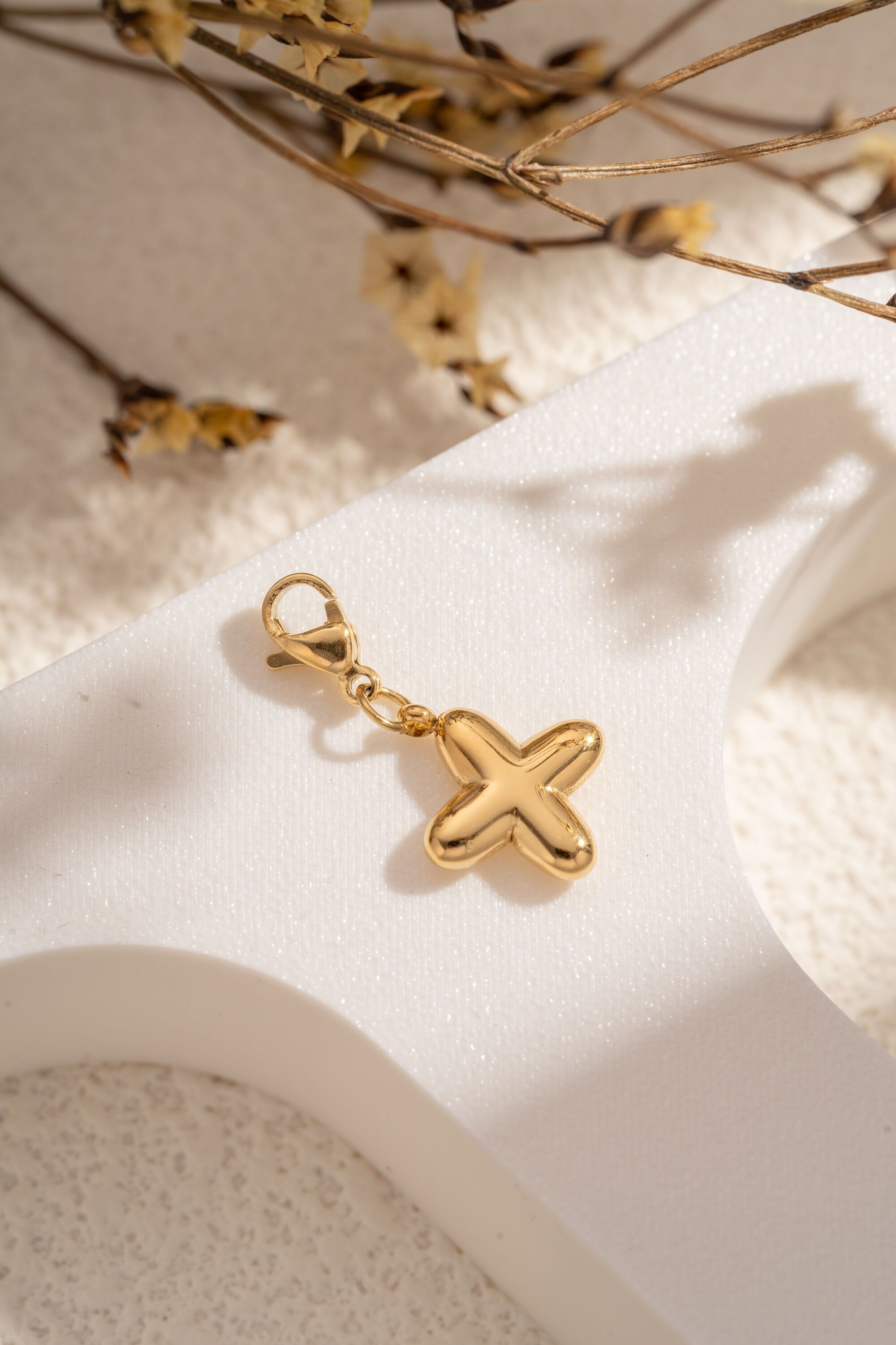 Eleganter, anpassbarer Edelstahl-Anhänger mit dem Buchstaben X