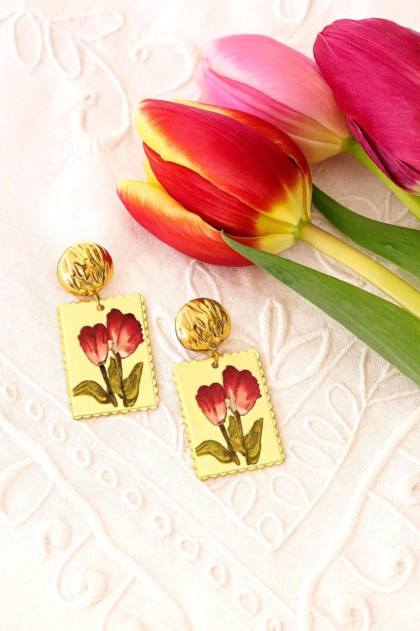 Orecchini a forma di fiore in acciaio