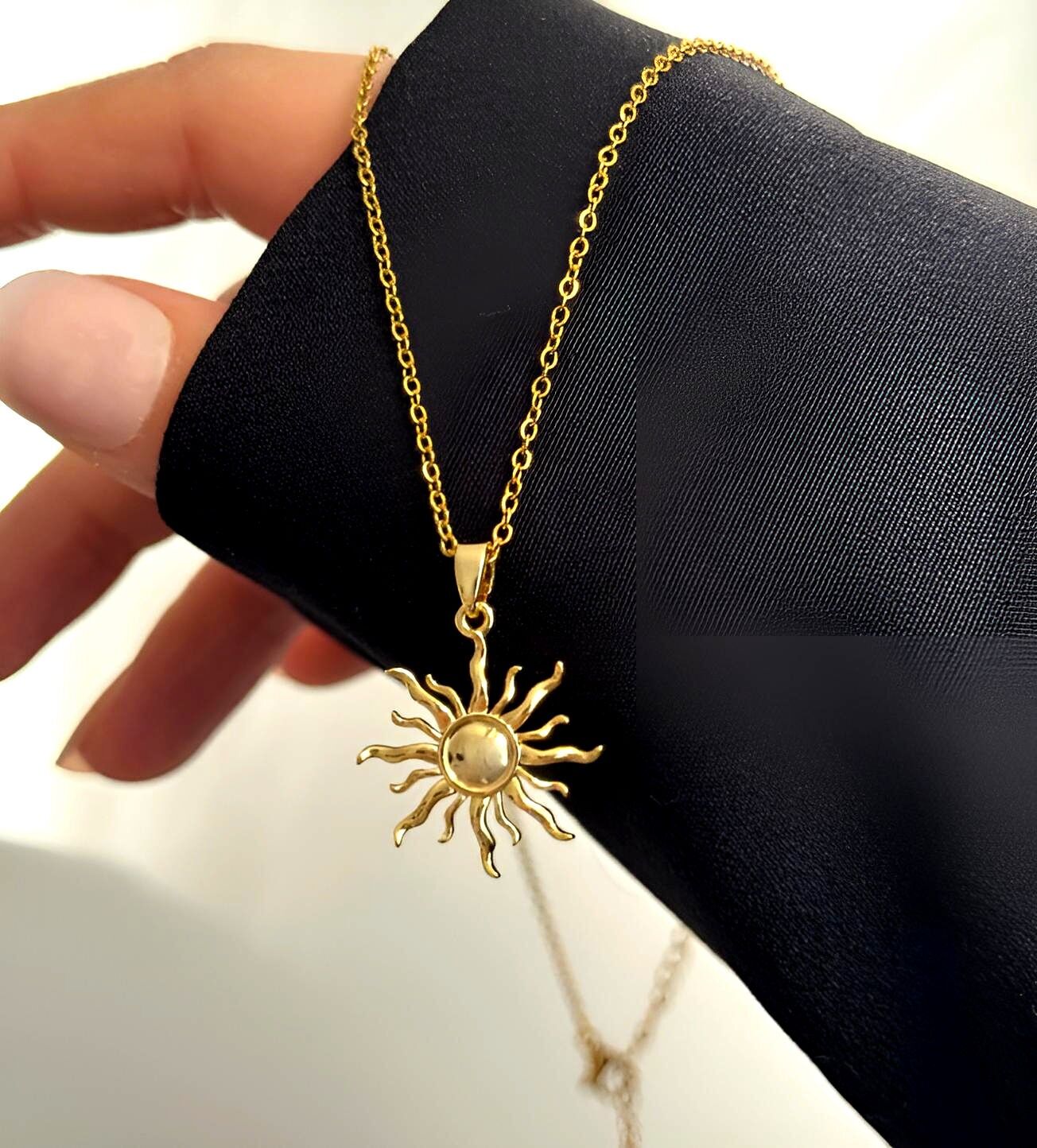 Piccola collana con sole