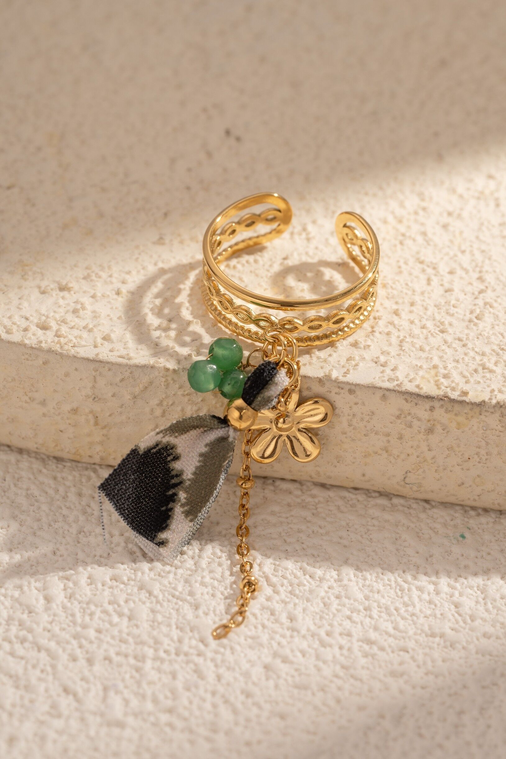 Verstellbarer Goldring aus Edelstahl mit Blumenanhängern