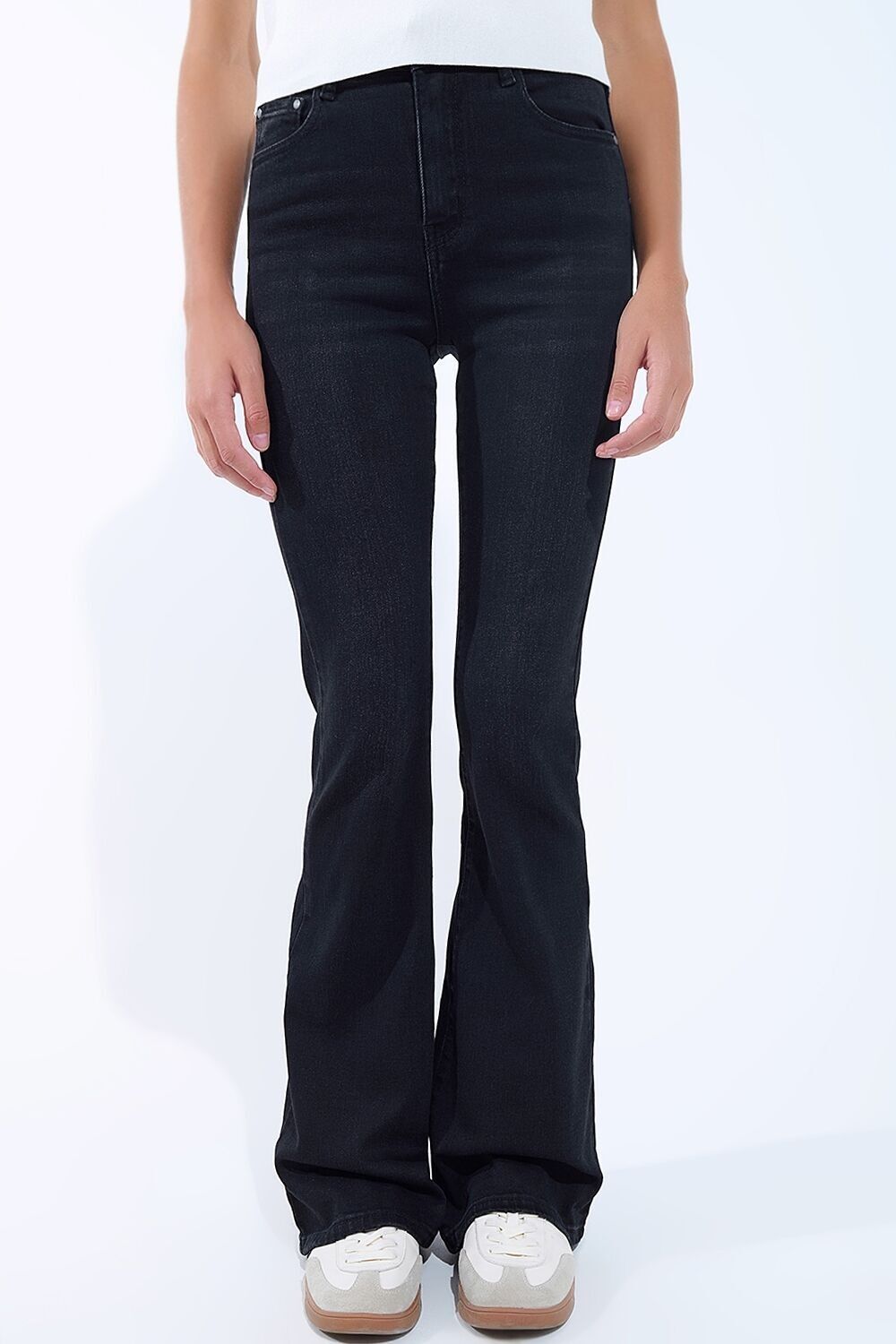Hoch taillierte Flare-Jeans in Schwarz