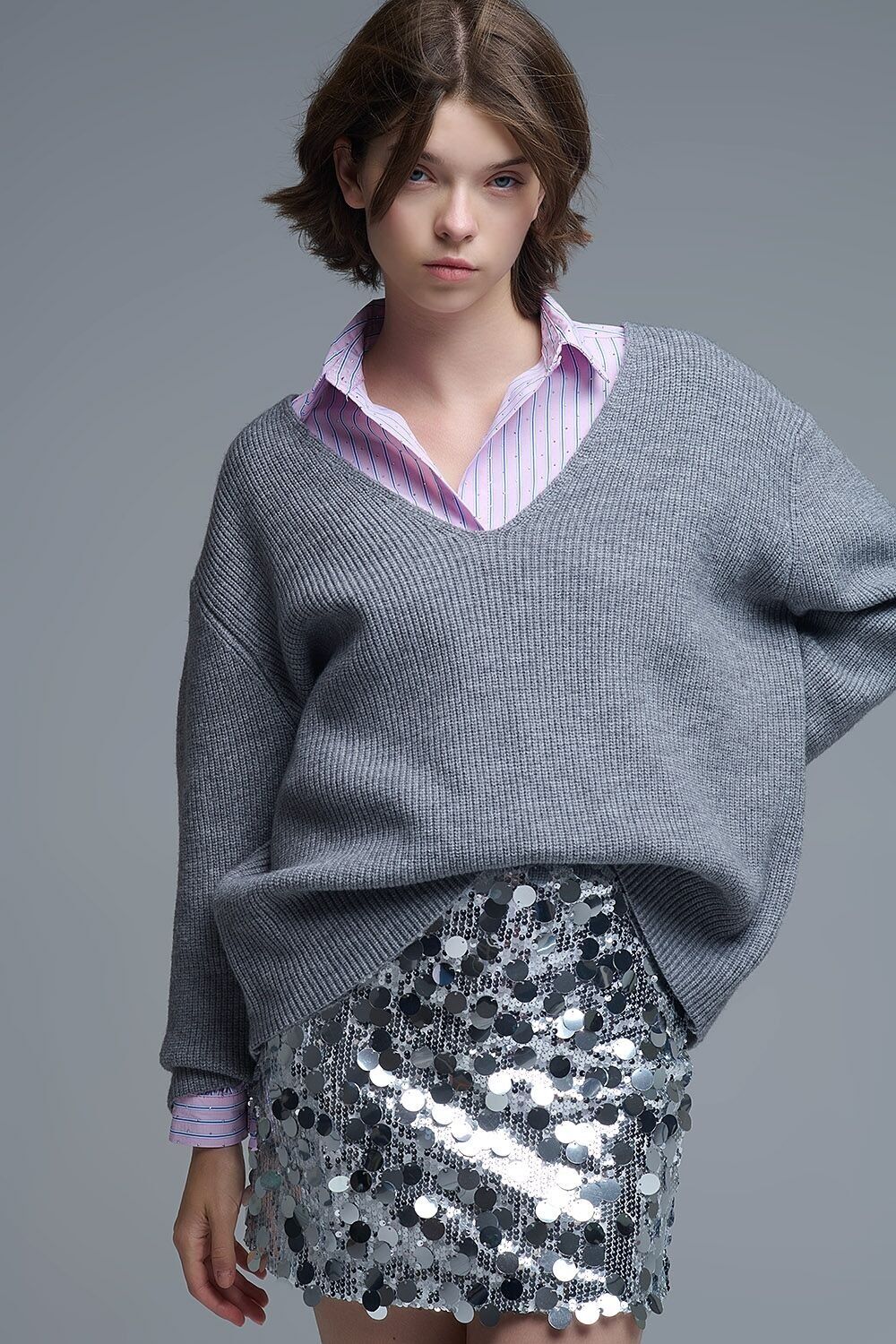 Maglione sottile con scollo a V super oversize in grigio