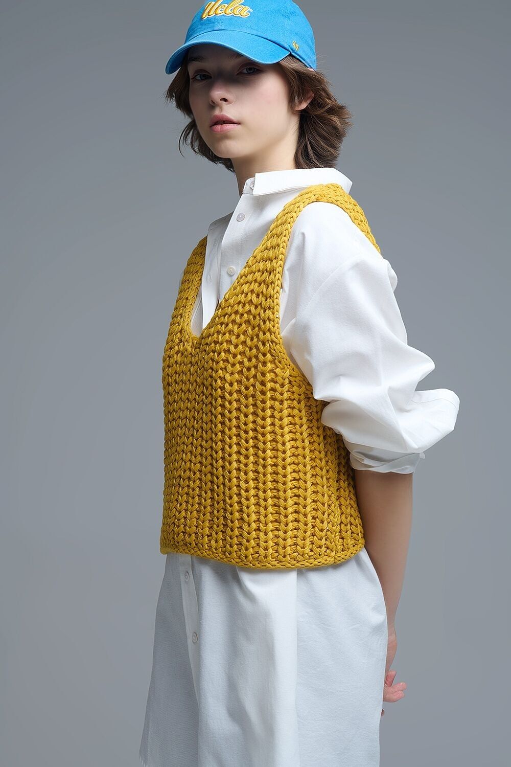 Gilet corto all'uncinetto in giallo con filo di paillettes