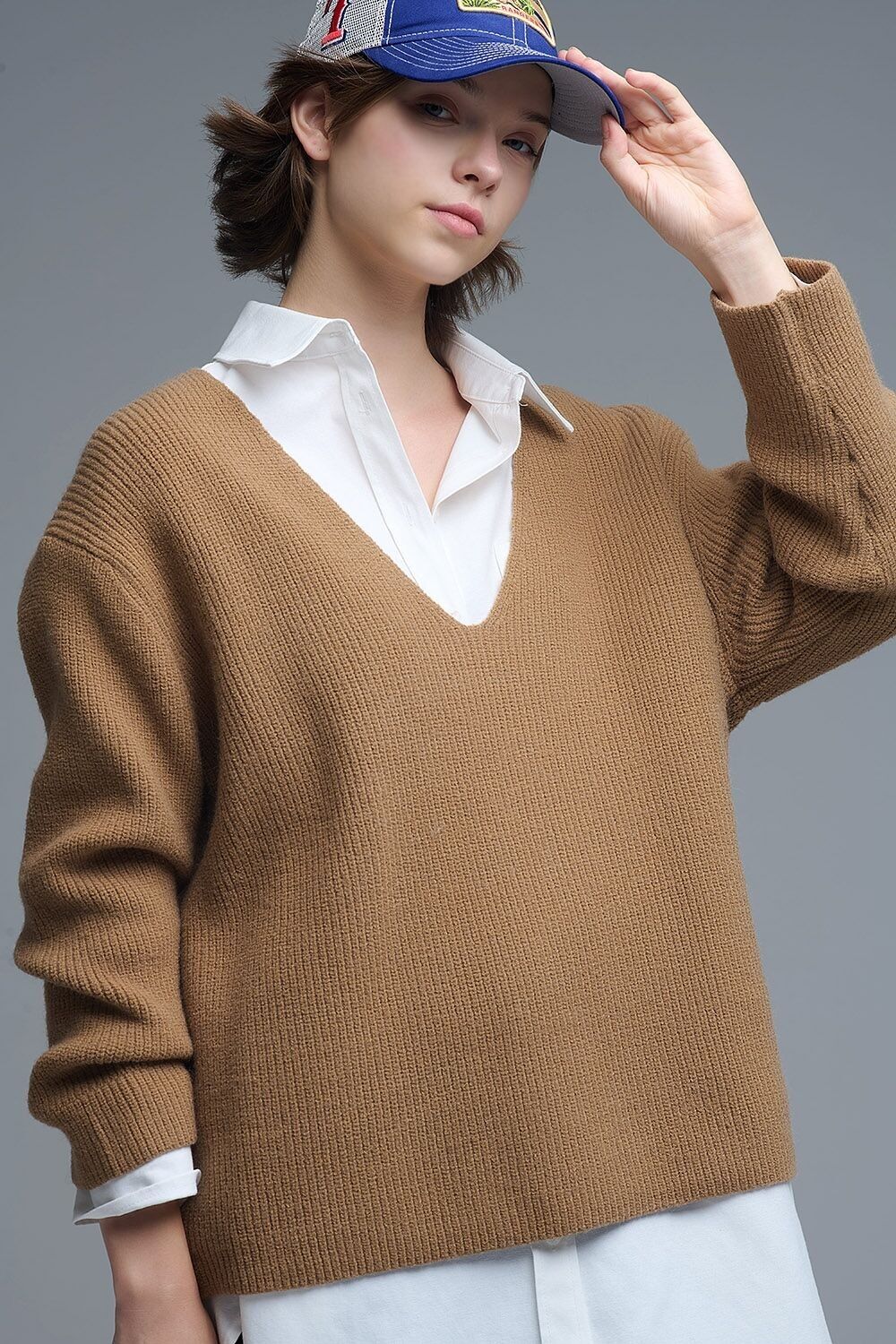 Super oversized Thin V-neck Sweater in Camel