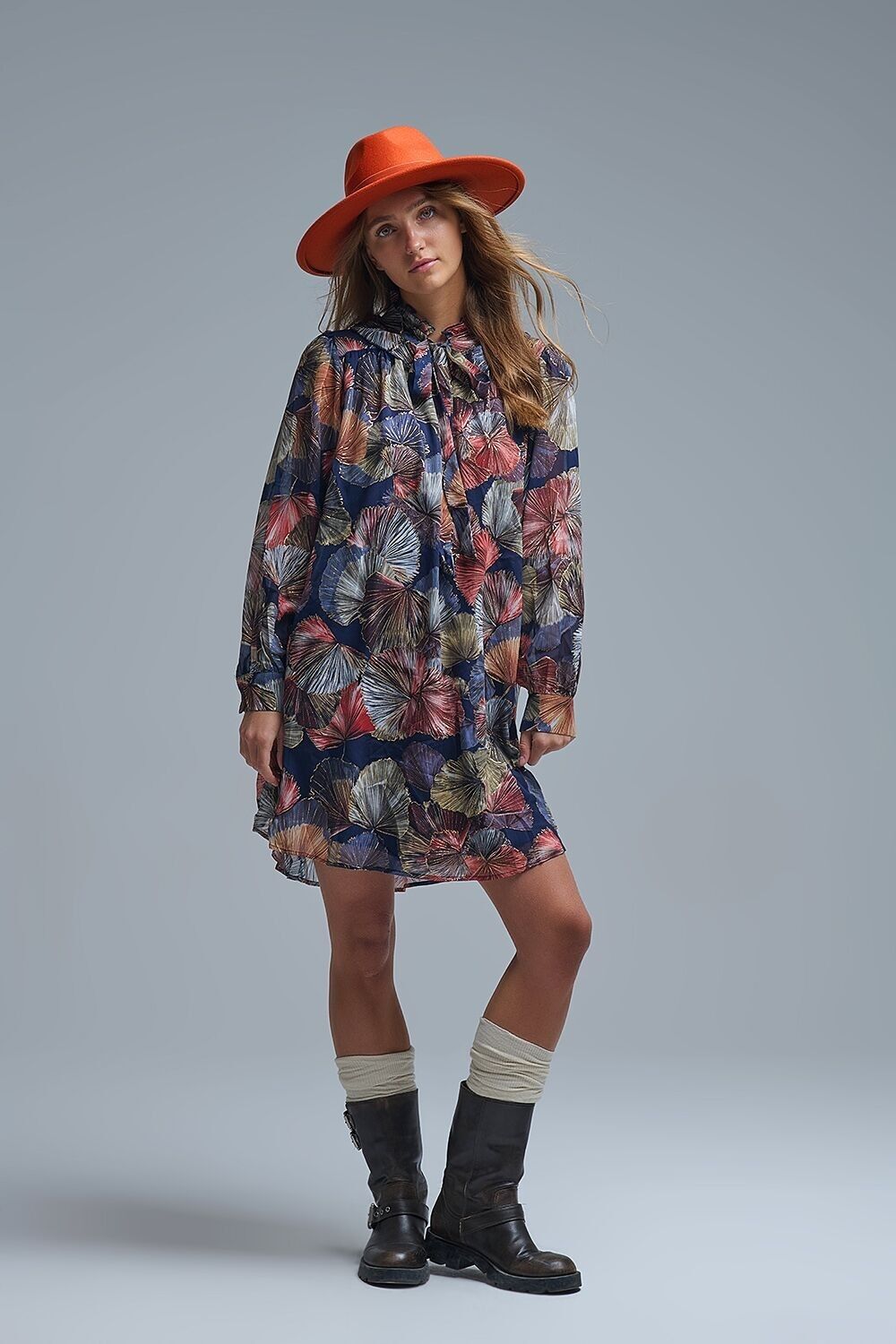 Elegantes A-Linien-Kleid mit Blumenmuster und Schleife am Hals