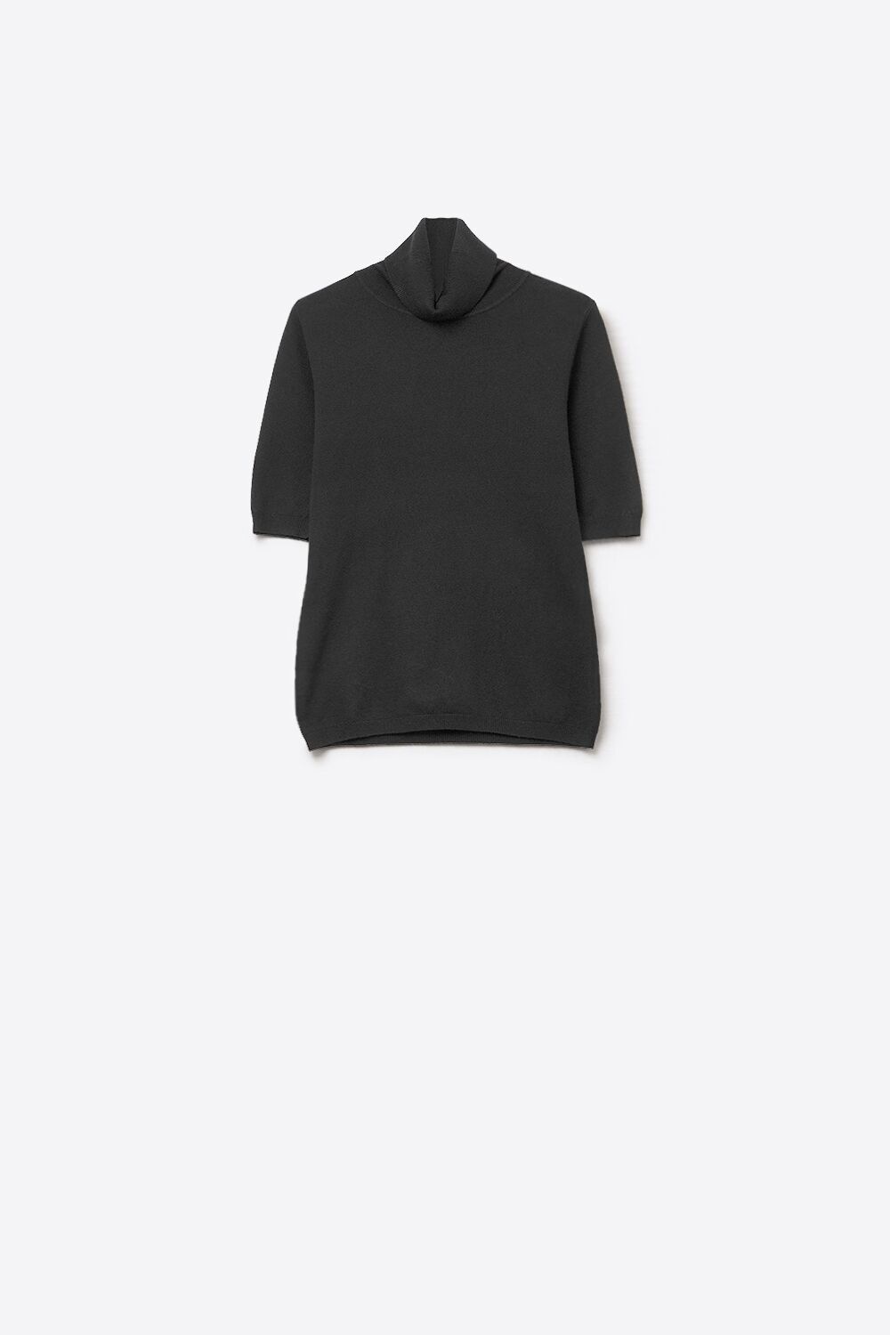 Feinstrickpullover in Schwarz mit hohem Kragen und ellenbogenlangen Ärmeln