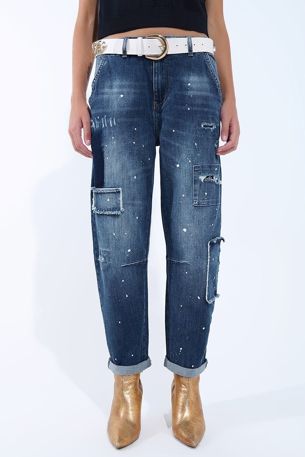 Locker sitzende Jeans mit Used-Patches und Lackdetails