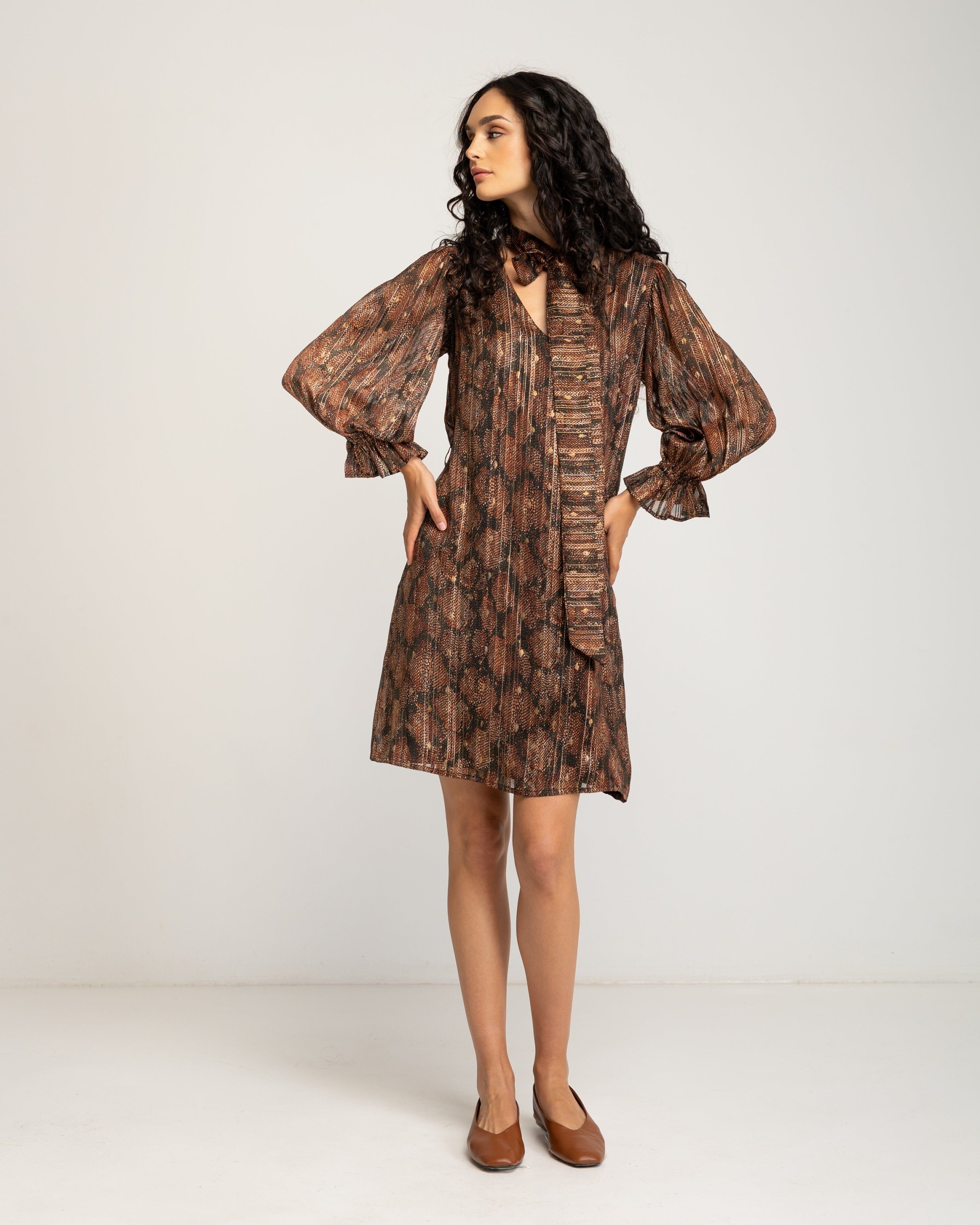 Robe courte Eteria à manches bouffantes