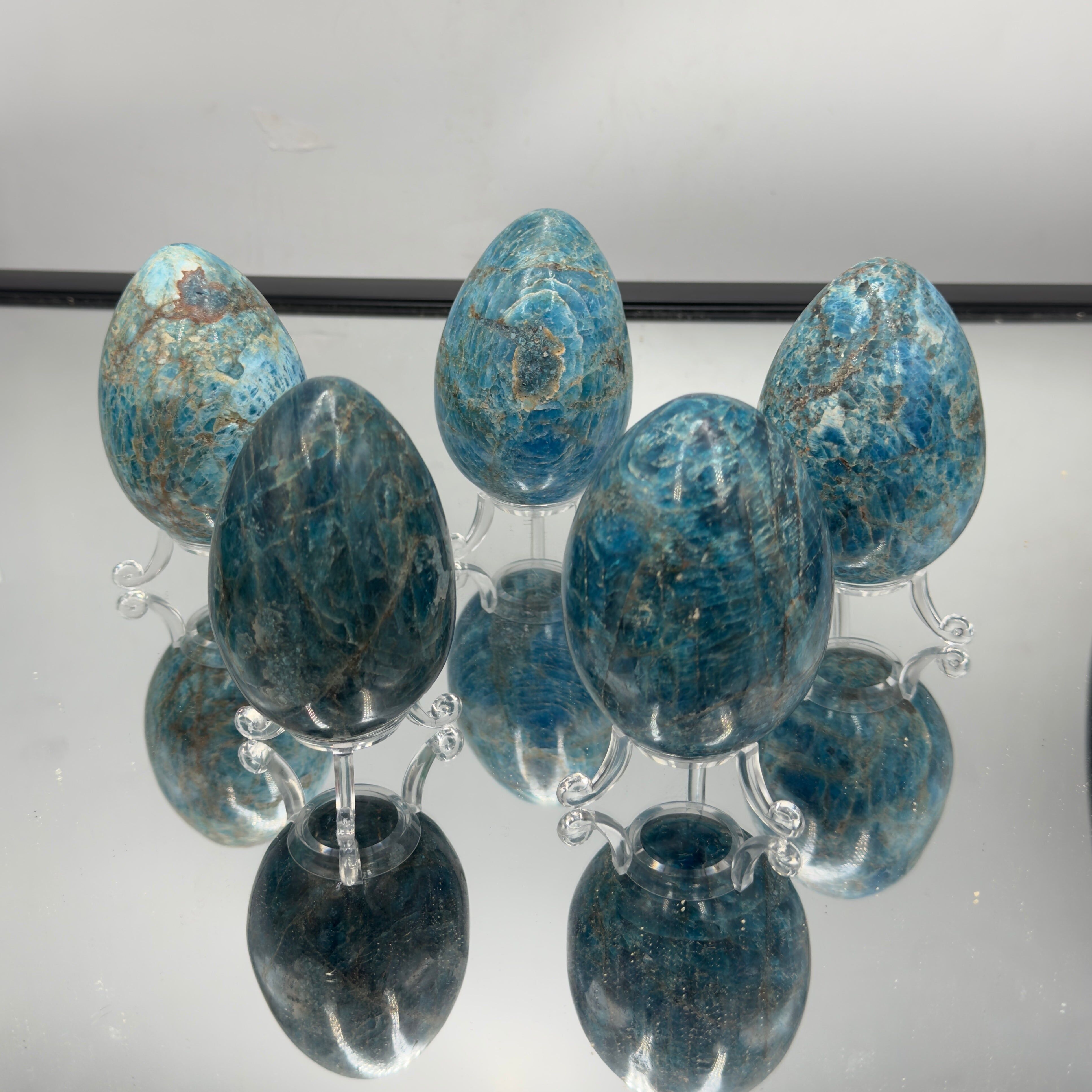 Grande uovo di cristallo di apatite 400-500 g
