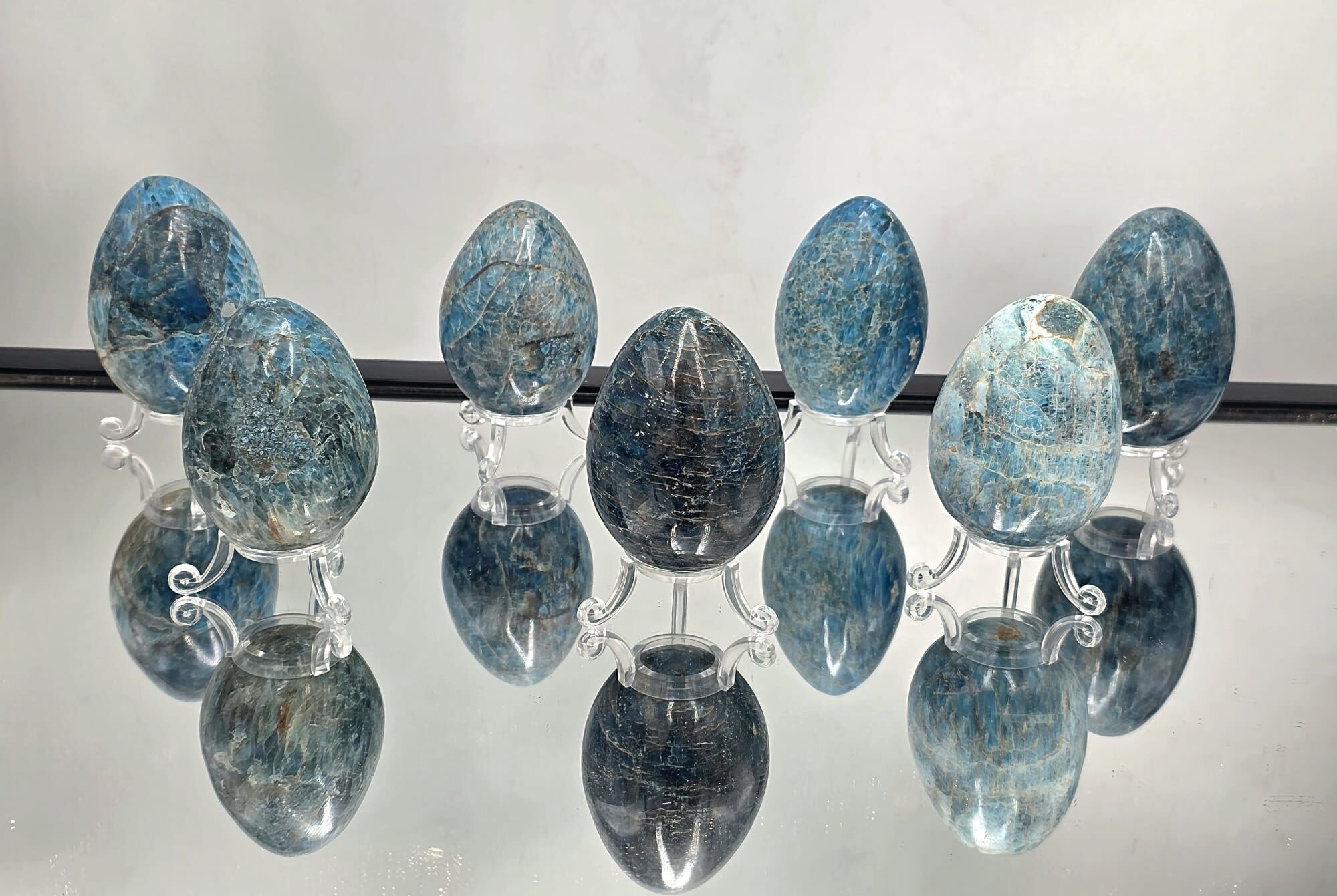 Grande uovo di cristallo di apatite 300-400 g