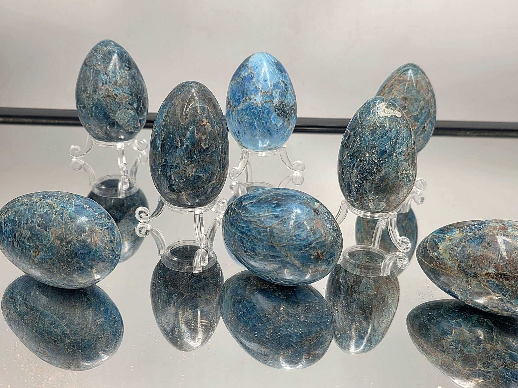 Intaglio di uova di cristallo di apatite 200-250 g