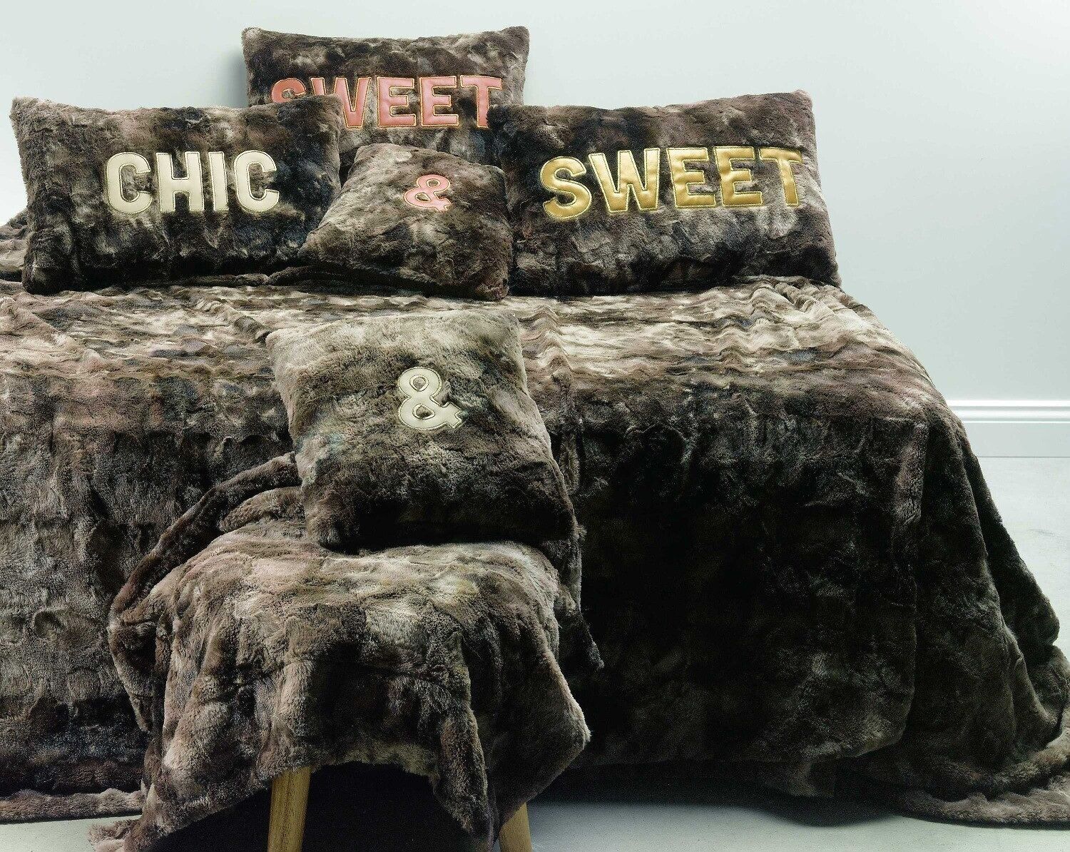 IMITATION FUR CUSHION 50X30CM 100% POLYESTER 420G CHIC
