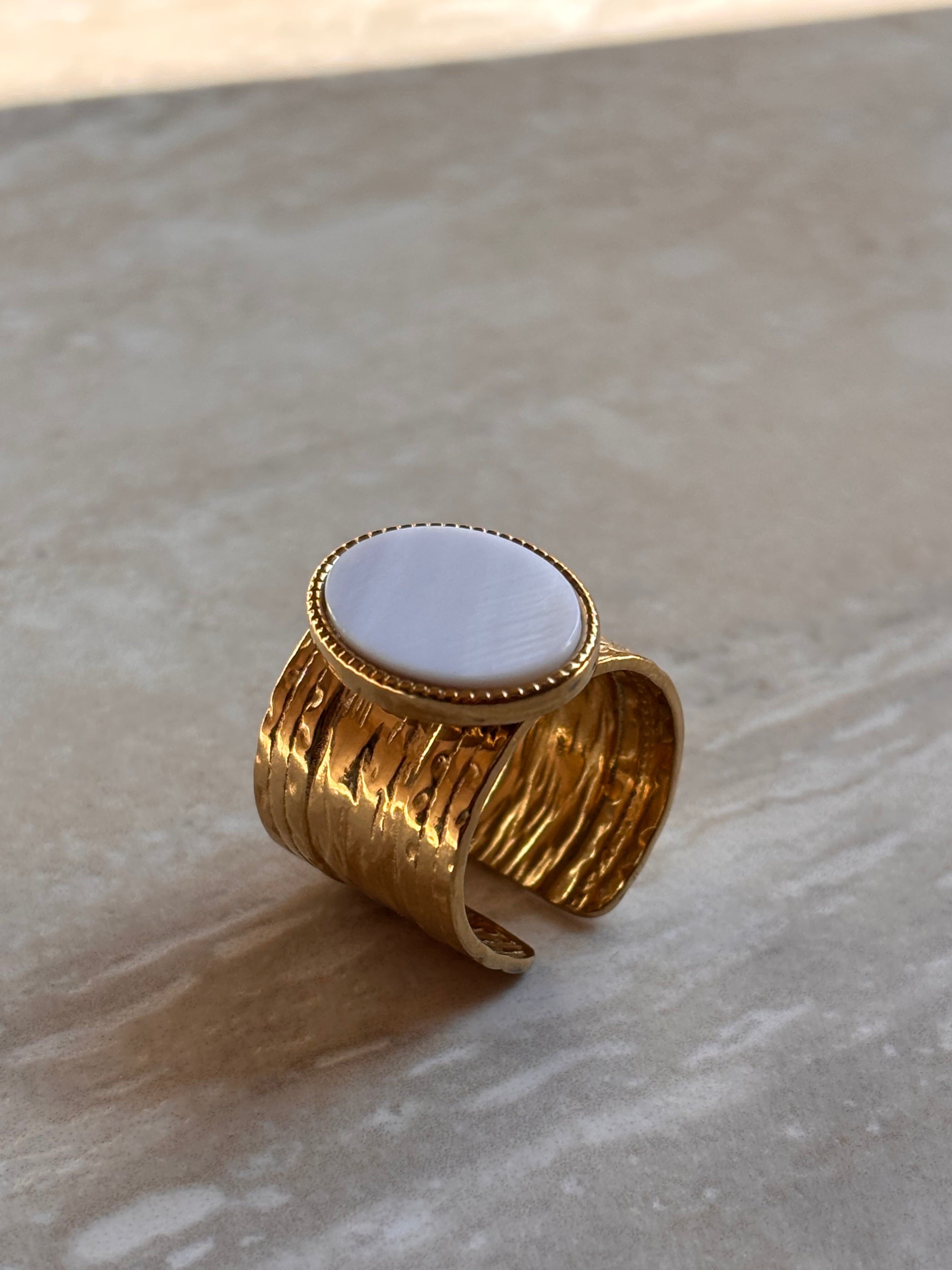 White Mother-of-Pearl Ring - Adjustable in Stainless Steel