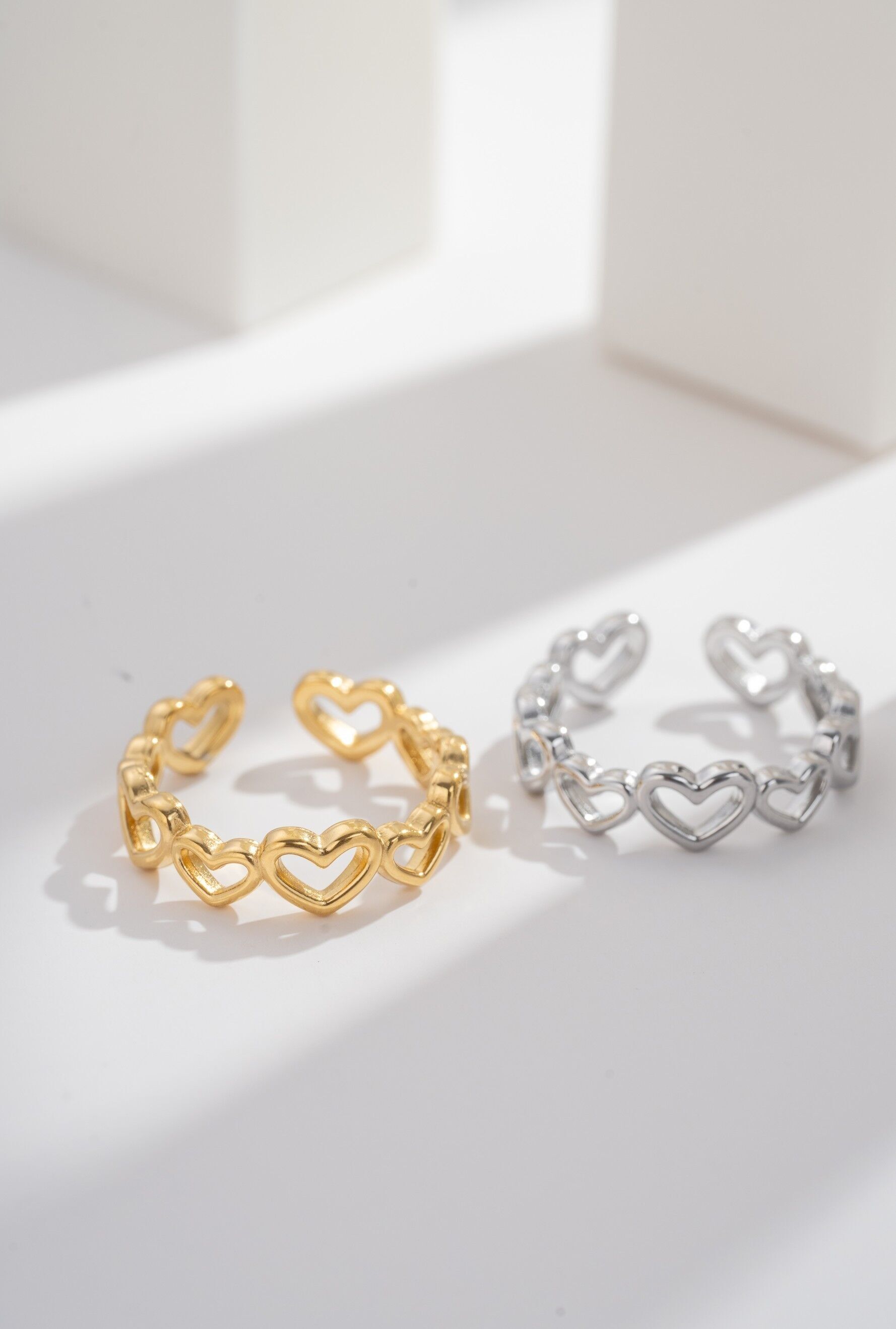 Minimalistischer verstellbarer Herzring aus Edelstahl