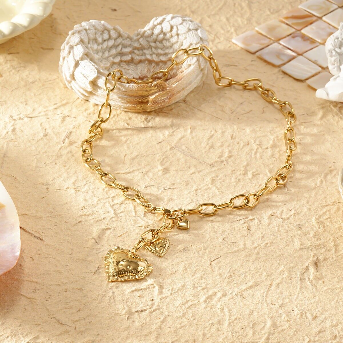 Collana a maglie con cuori e chiusura a catena a forma di Y