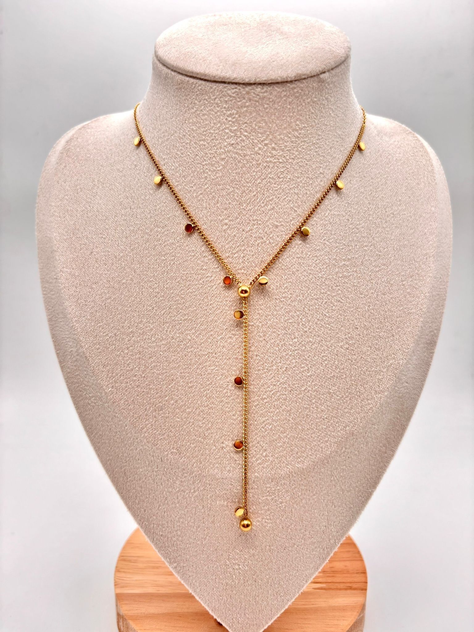 Collana in oro con mini perle a forma di Y