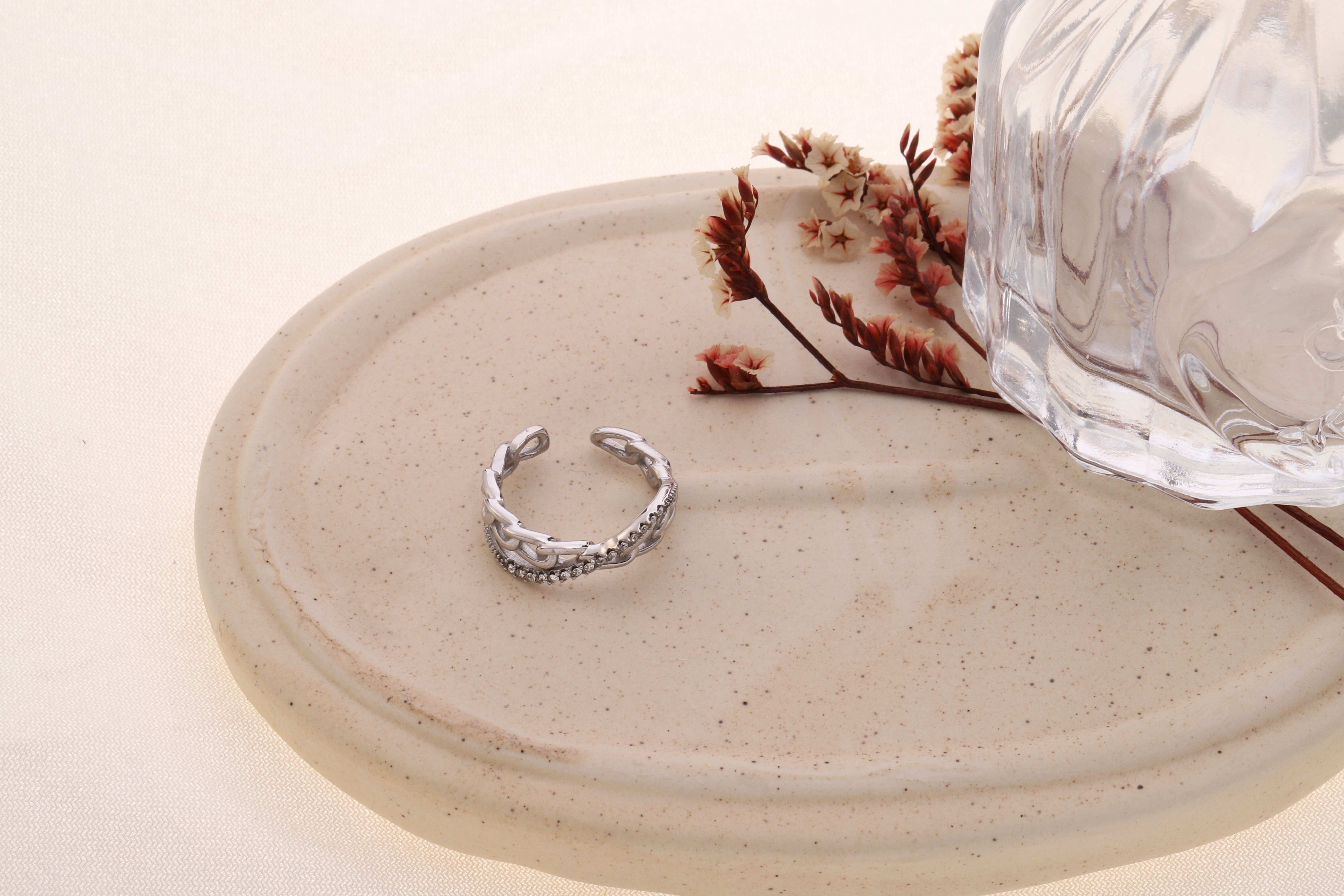 Silberner Kettenring mit Strassbogen