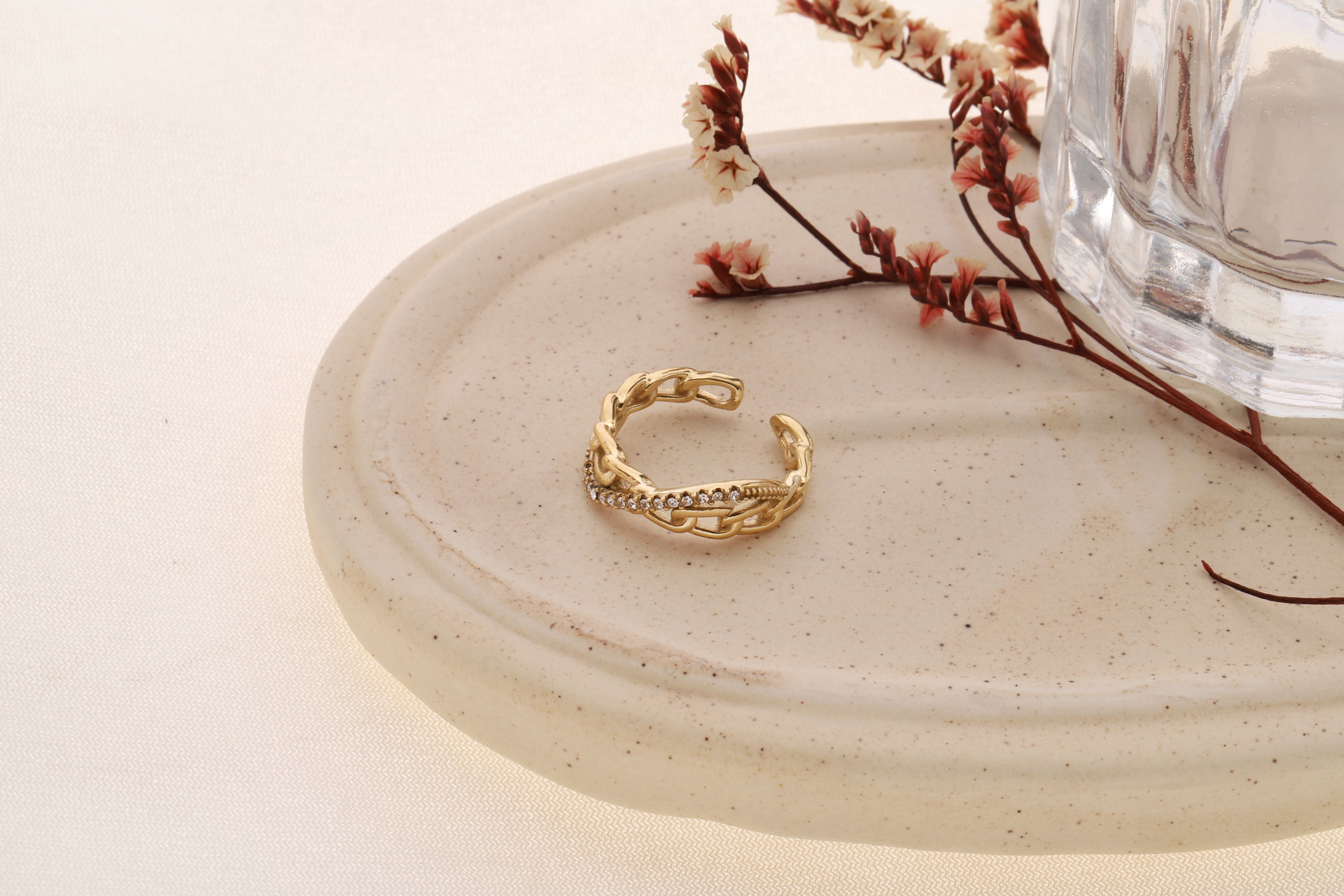 Anello a catena in oro con curva di strass