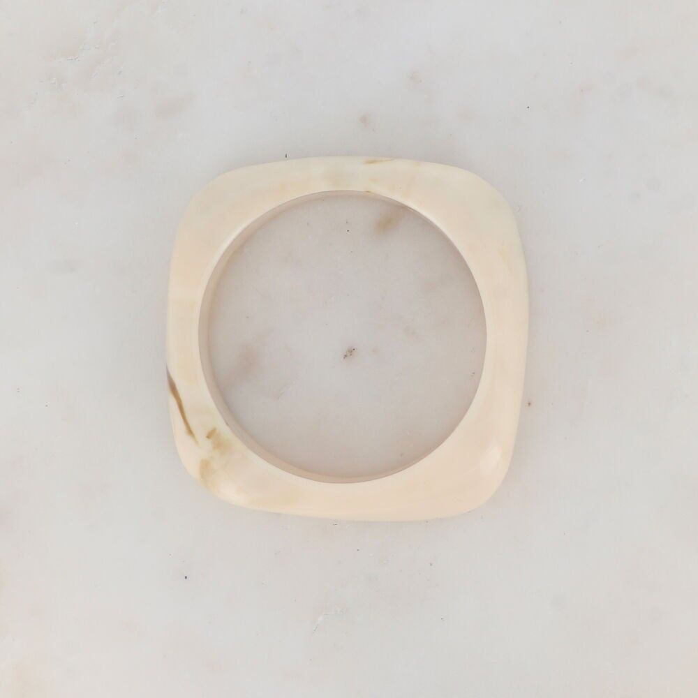 Brazalete geométrico cerrado de resina coloreada - IKS3206B0300XX