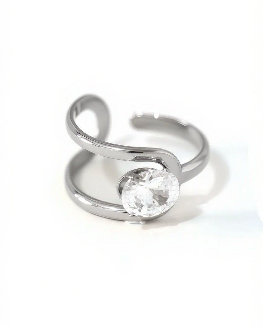 Anello regolabile in argento con strass ovali circondato da 2 rami lisci