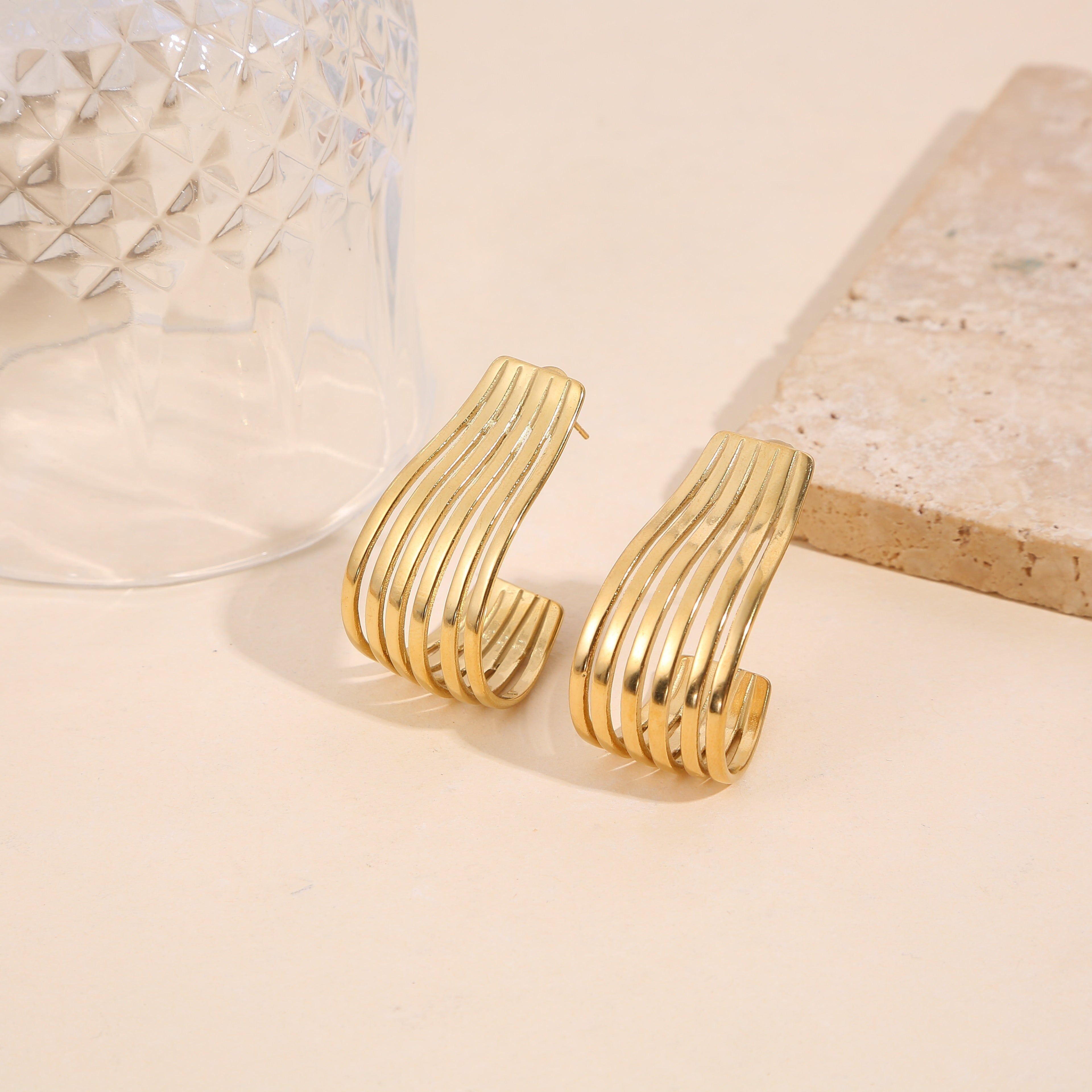 Orecchini larghi a semicerchio in oro con 6 file parallele