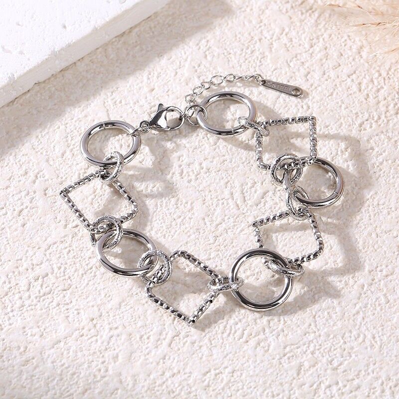 Bracciale a catena in argento con maglie rotonde lisce e martellate alternate e maglie quadrate striate