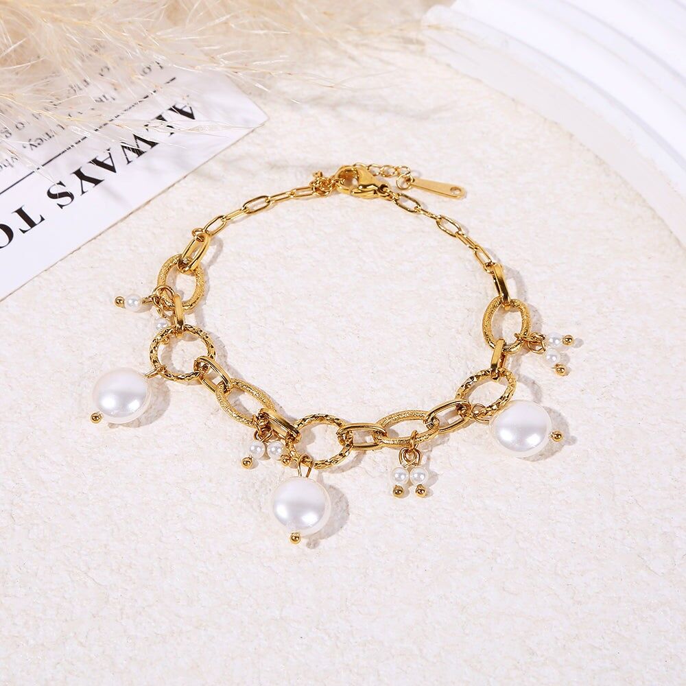 Bracciale a catena in oro martellato e spazzolato con perle di varie dimensioni