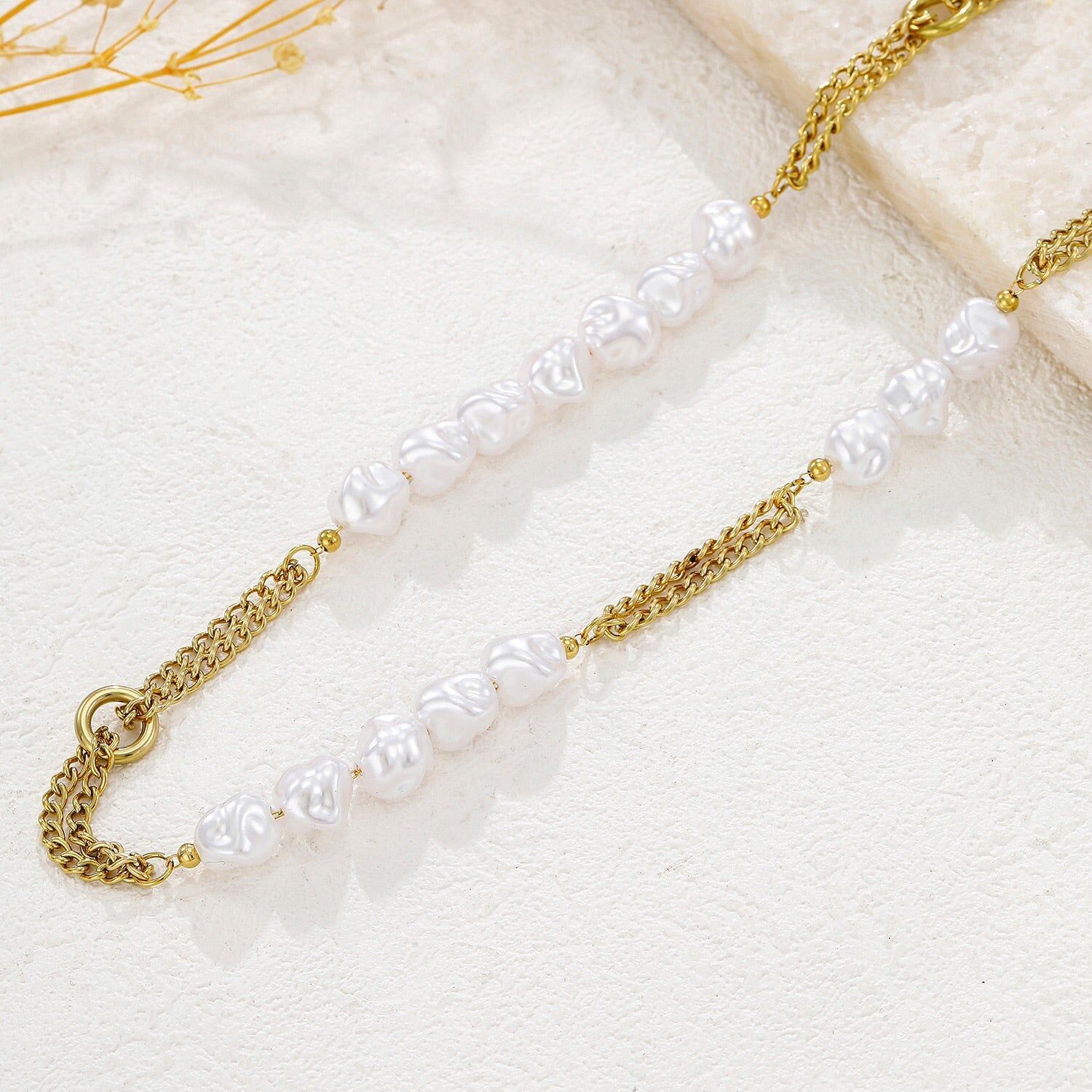 Collana a doppia catena in oro alternata a perle bianche