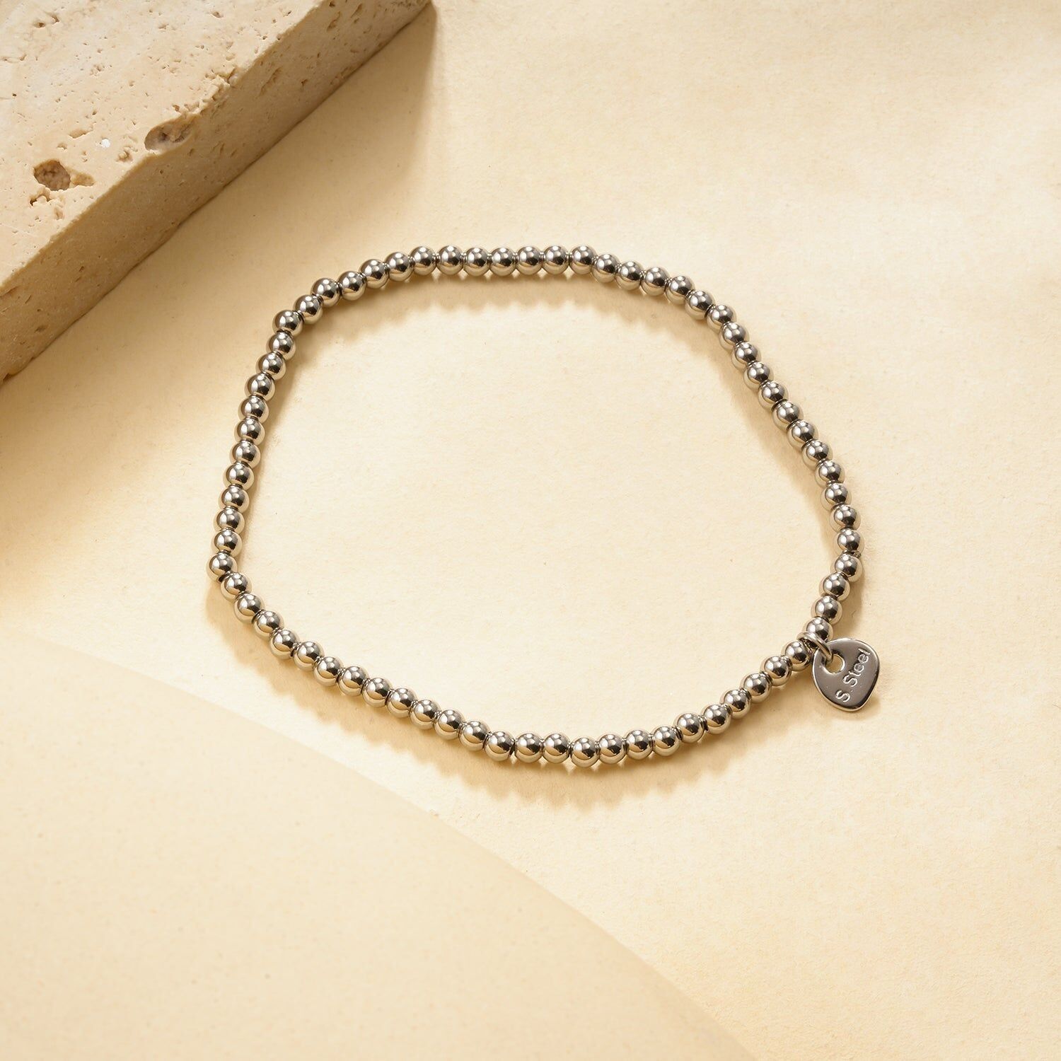 Bracciale elastico in argento con perle lisce effetto specchio