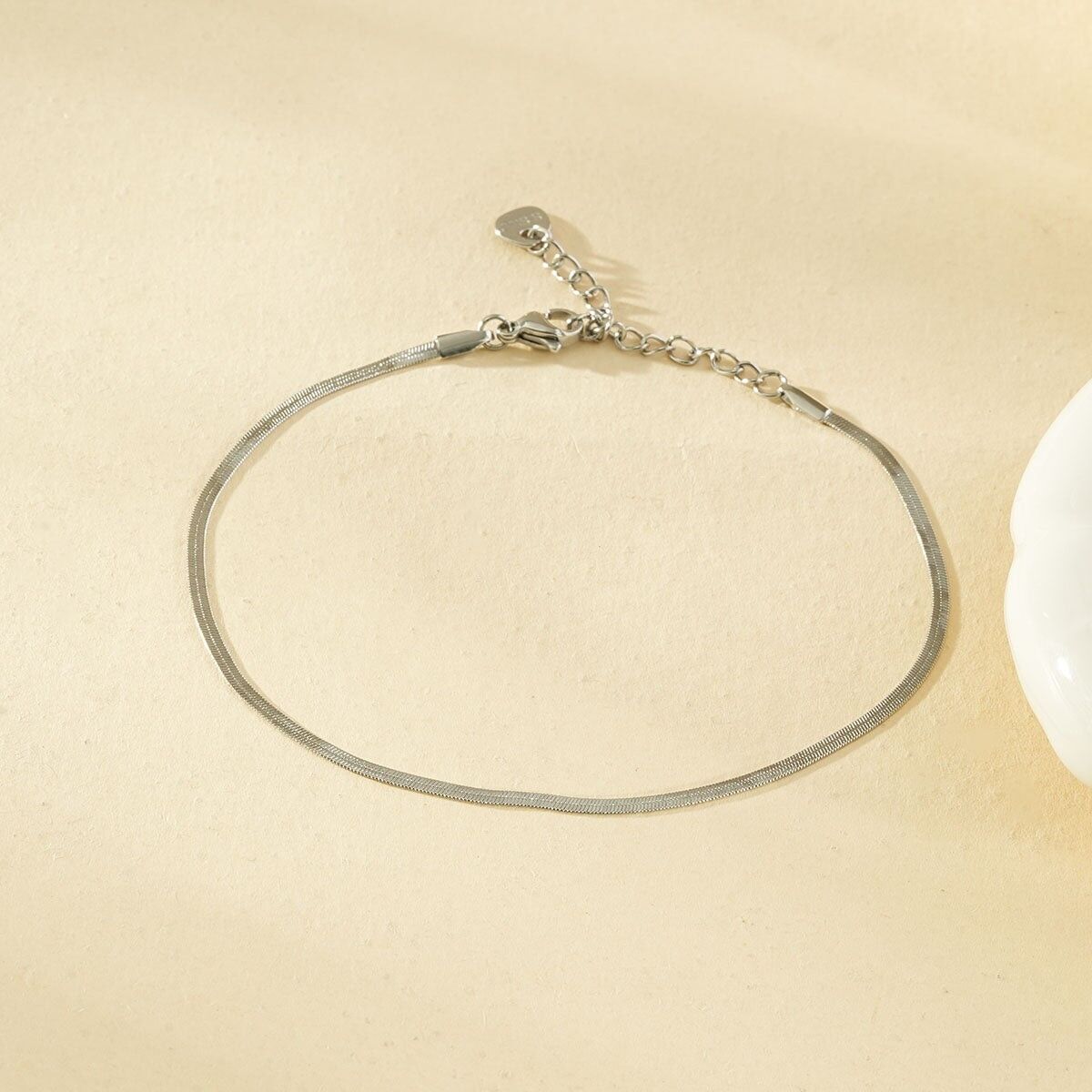 Cavigliera sottile con catena piatta a serpente in argento