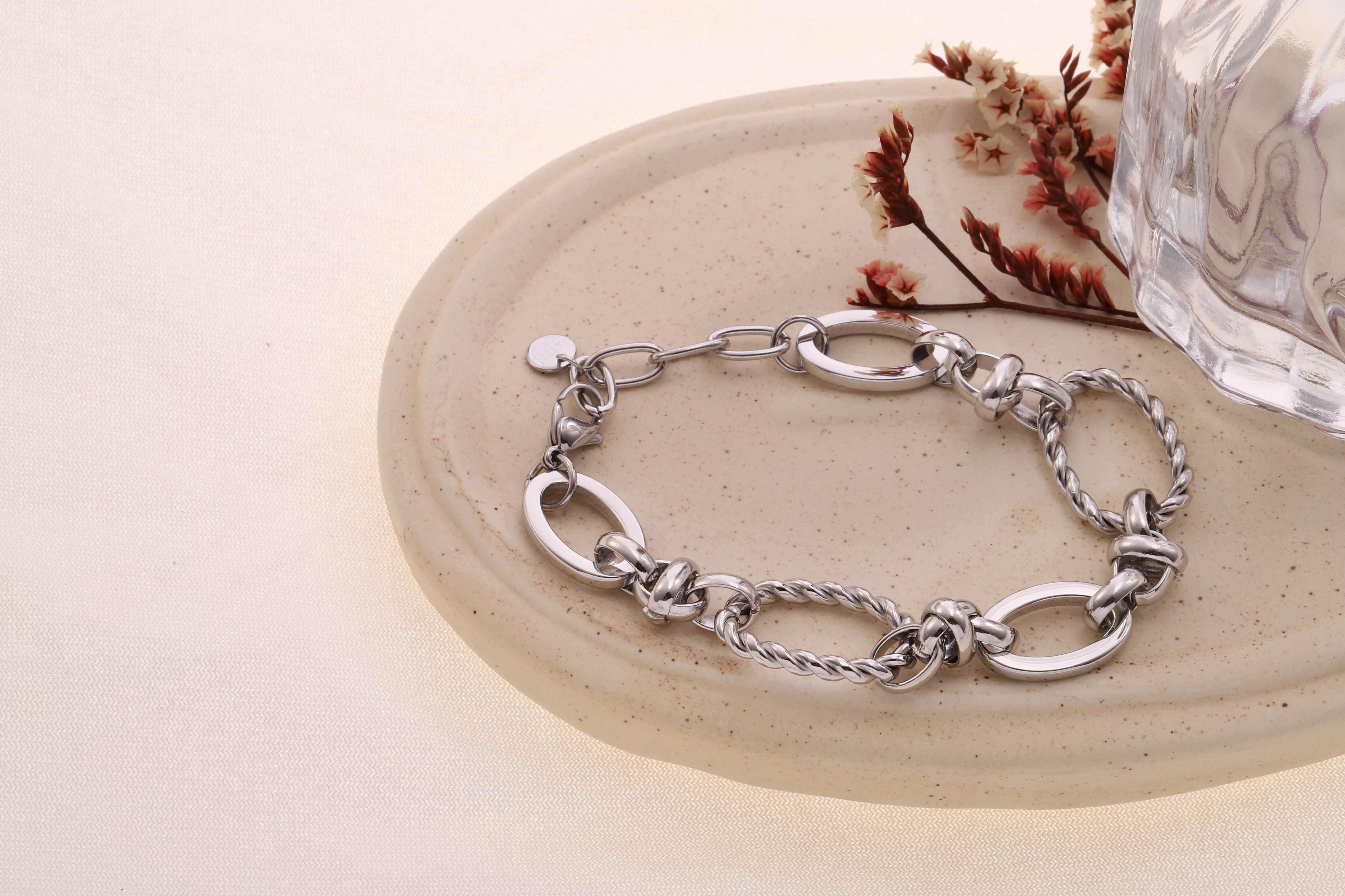 Bracciale in argento con maglie ovali alternate lisce e ritorte