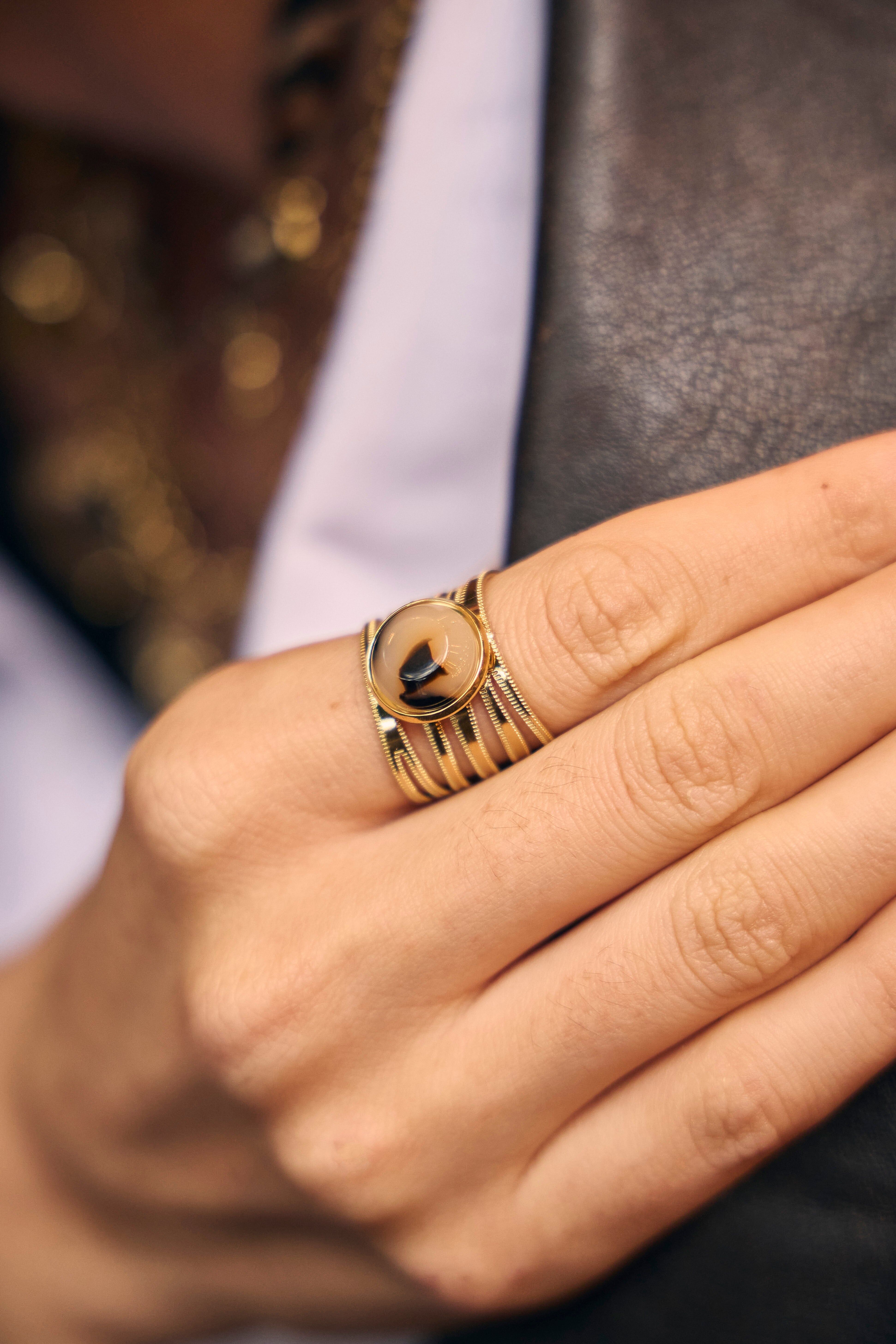 Anello regolabile in oro con 6 rami testurizzati e pietra centrale in resina con stampa leopardata