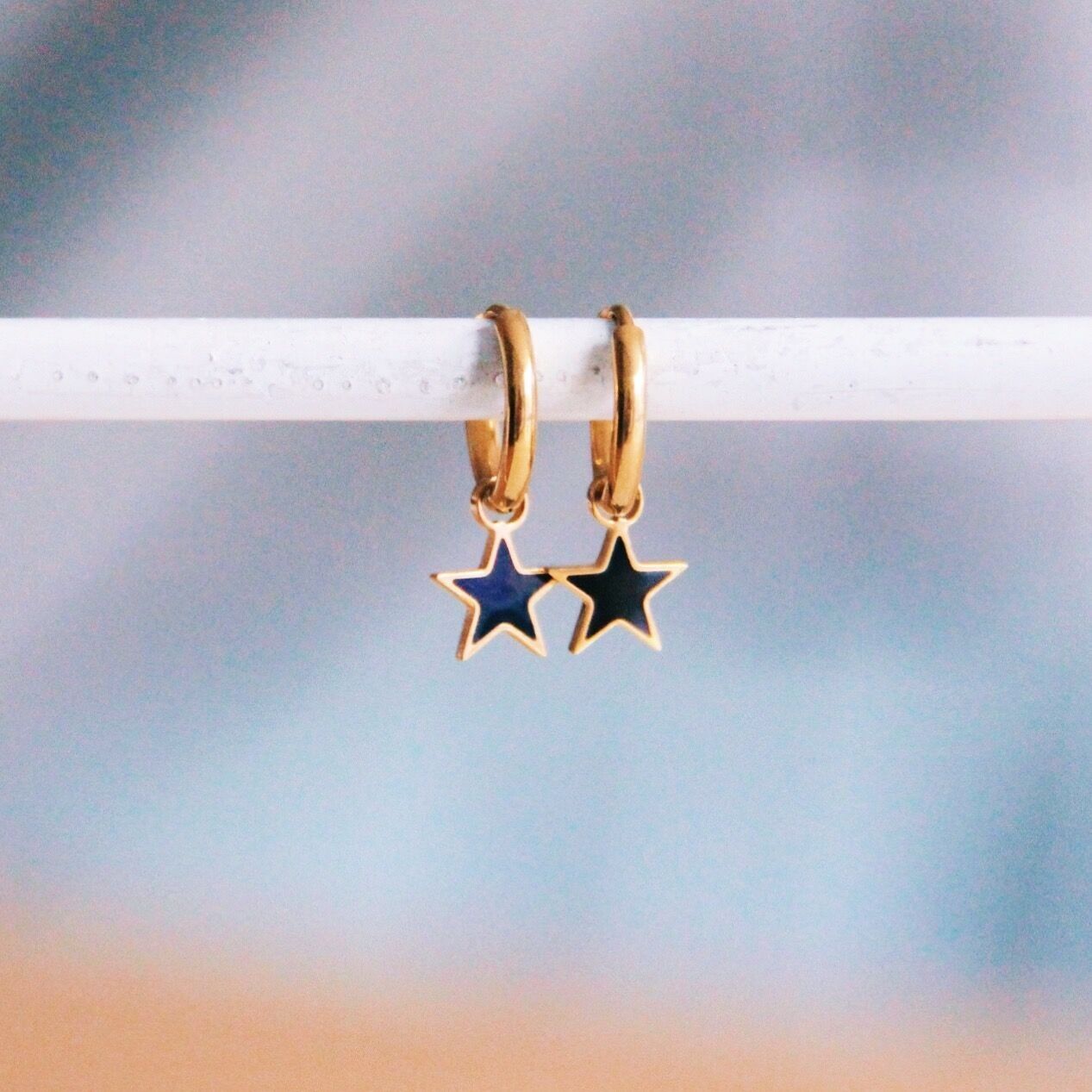 Orecchini a cerchio in acciaio inossidabile con stella - neri