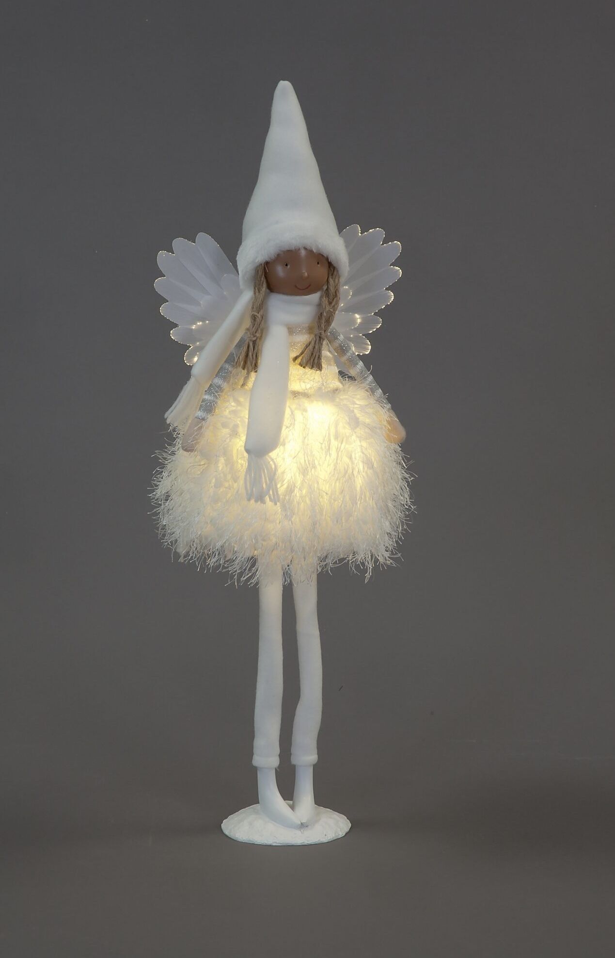 Ange blanc de Noël pré-illuminé, sur pied, avec bonnet à pompon et écharpe - 55 cm de hauteur