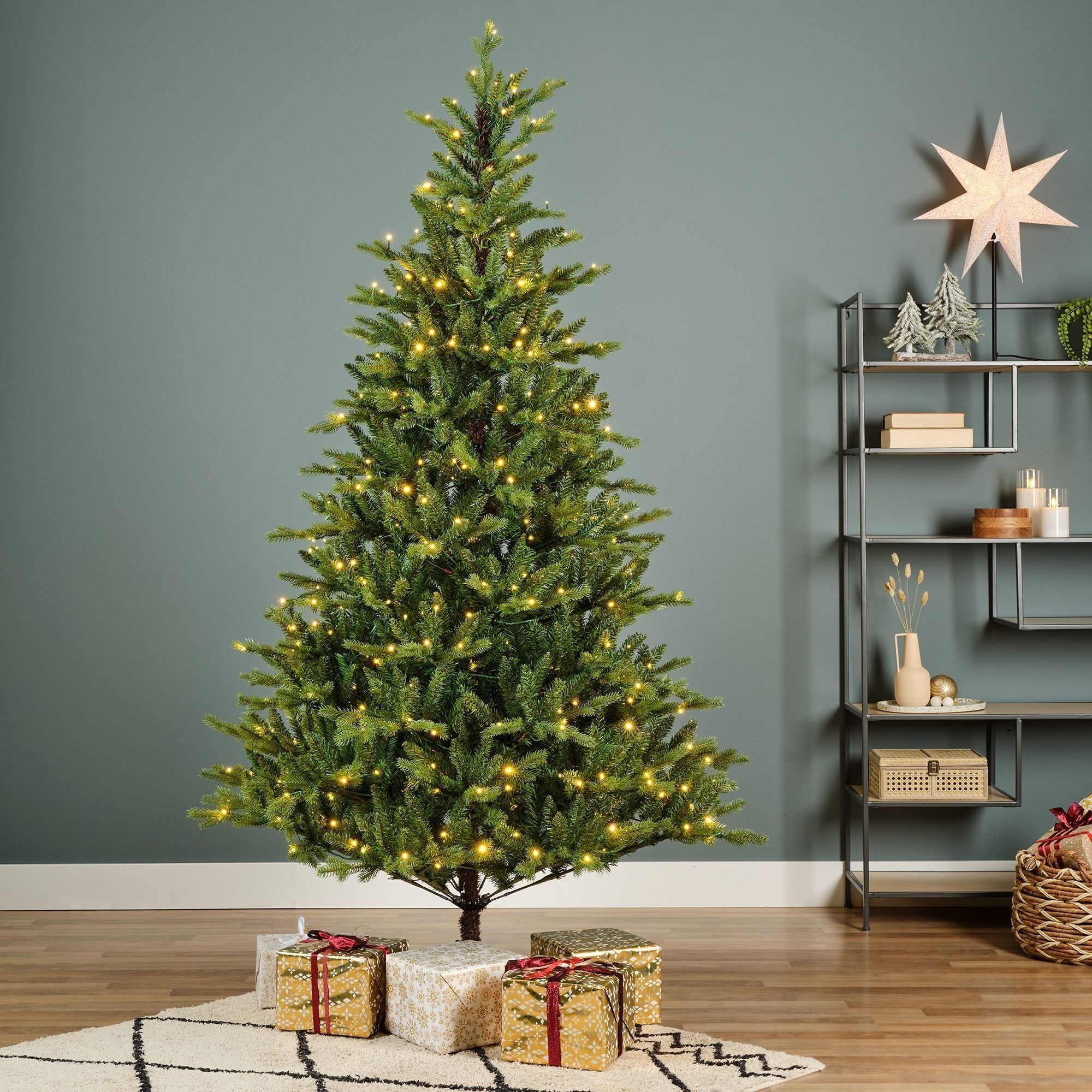 Árbol de Navidad Allison Mix Pine Green de 210 cm/7 pies, preiluminado con 430 LED blancos cálidos.