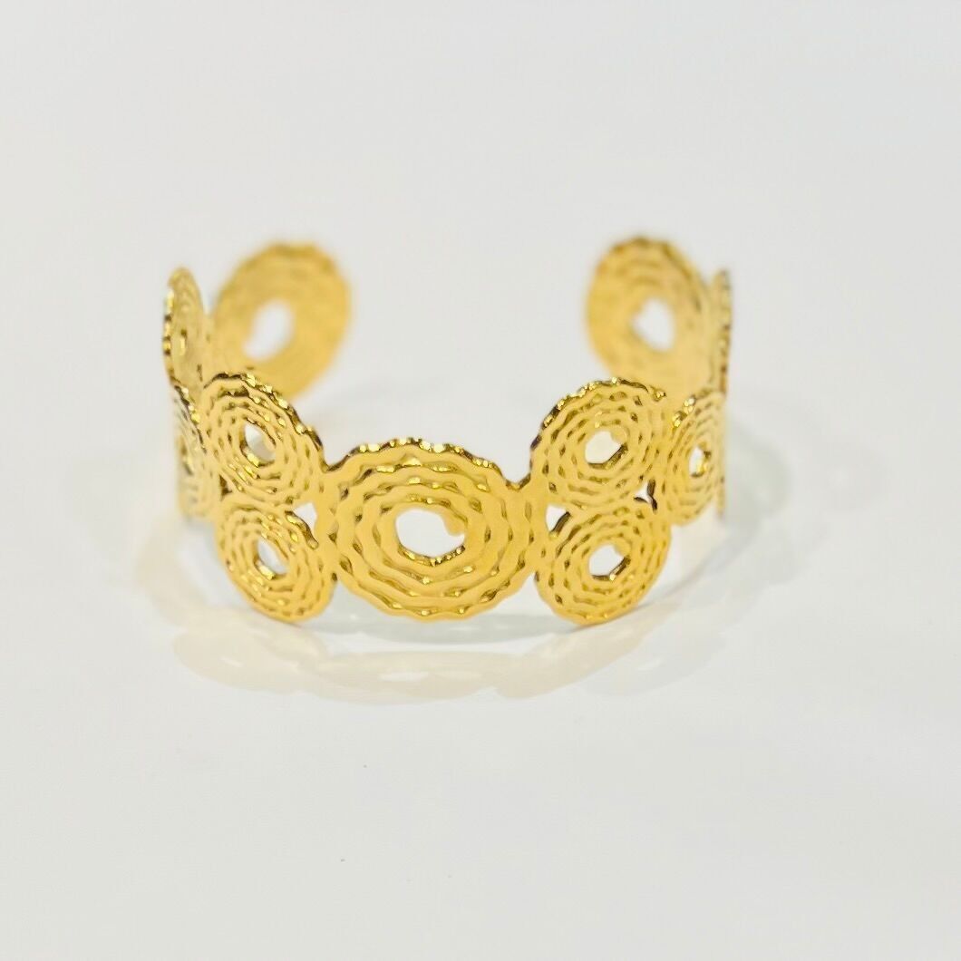 Bracciale rigido in acciaio placcato oro con cerchi traforati