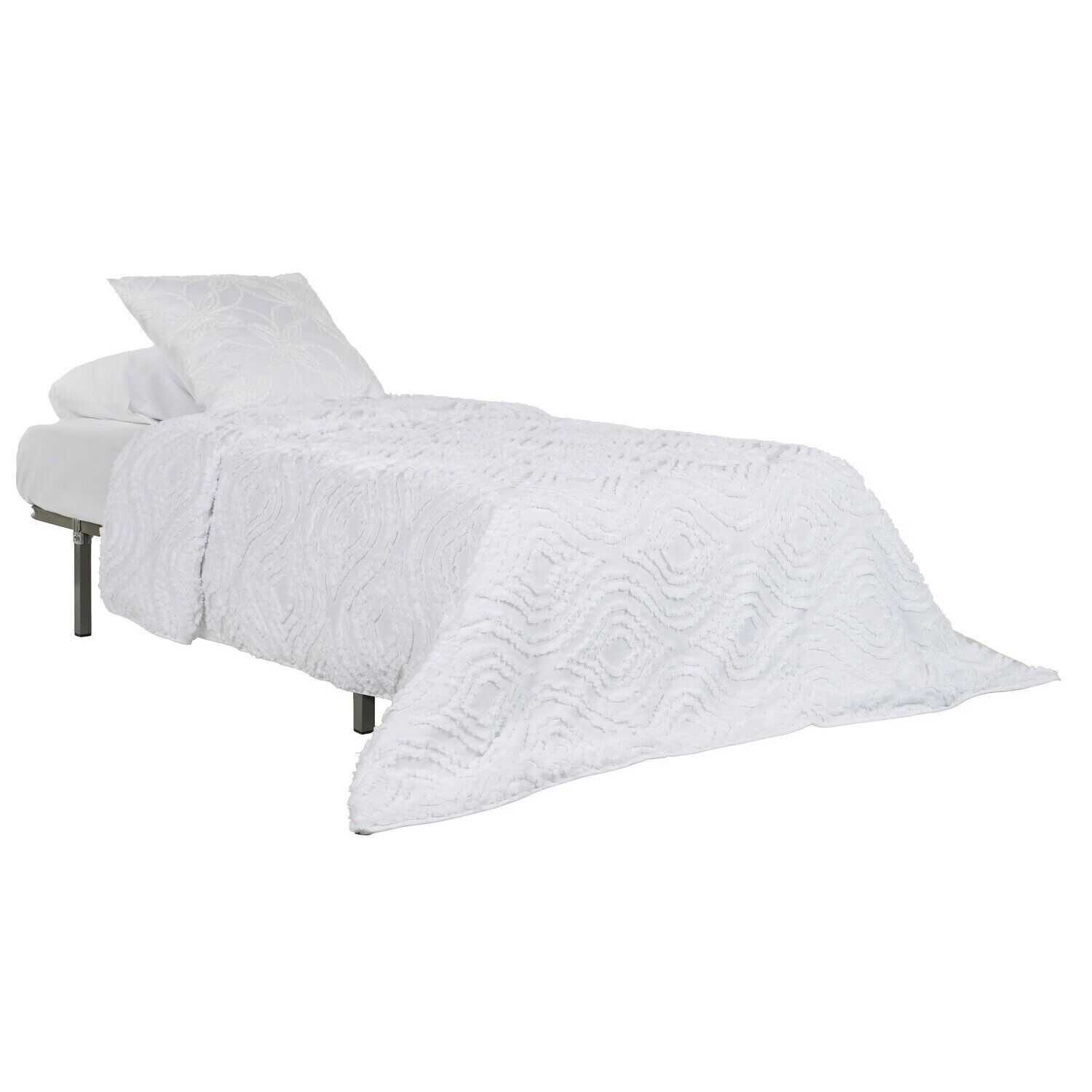 COUVRE-LIT POLYESTER 180X260 REMBOURRAGE 150 G/M². BRODERIE TX213571