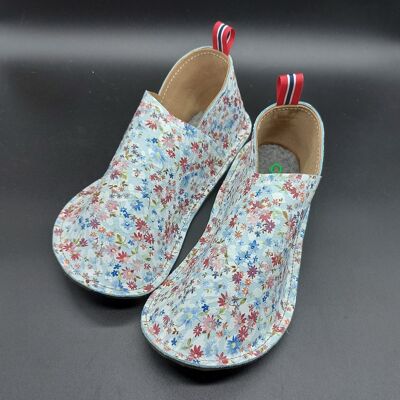 Zapatos para mujer en piel natural estampada con suela de goma con forro interior de ante suave al tacto. UE hecho a mano. Opplav skogsfru. Azul.