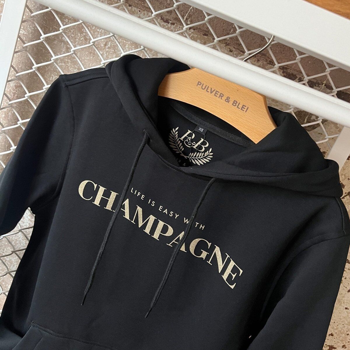 Sudadera negra edición oro champán